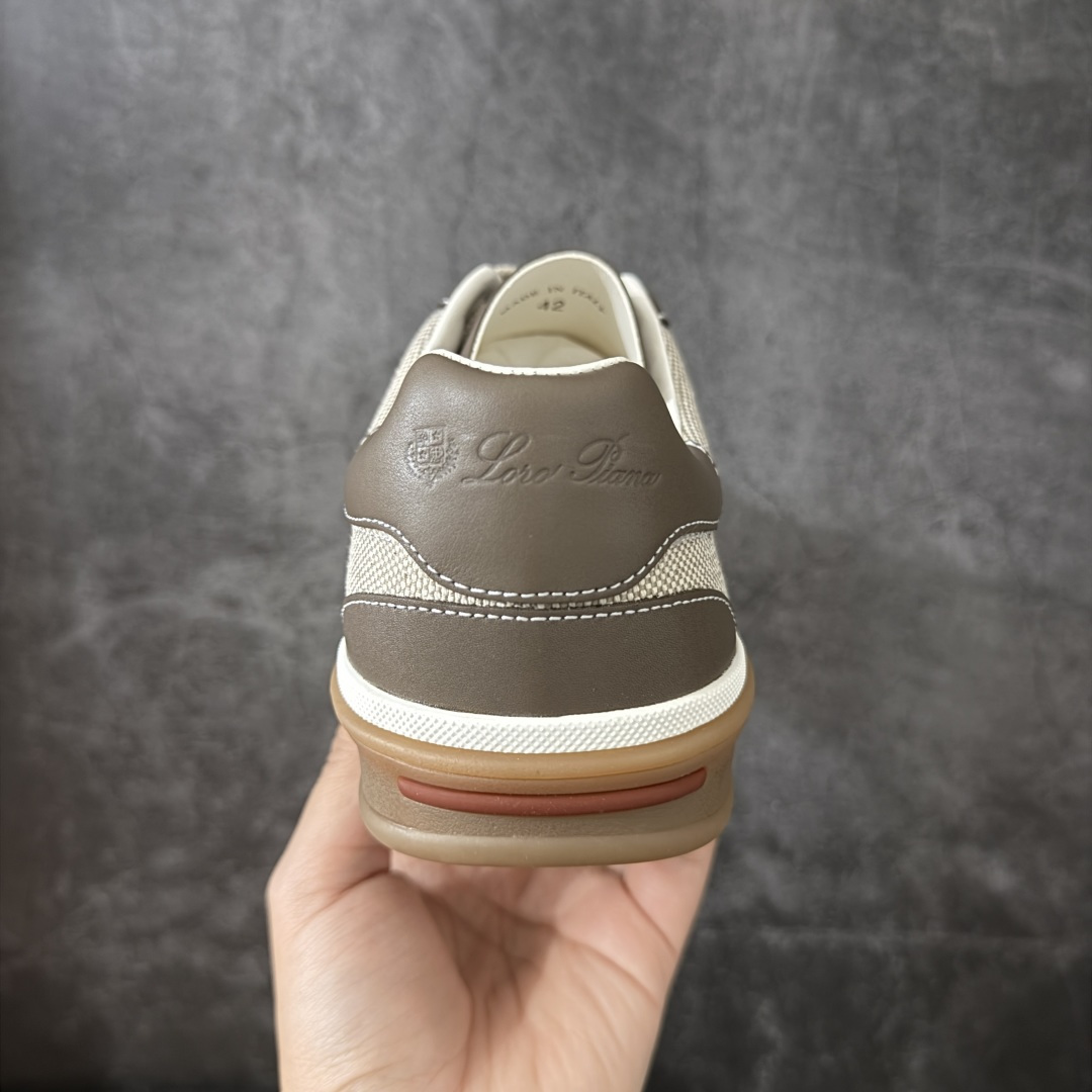 图片[4]-【佛山超A版】Loro Piana LP Tennis Walk Low 生活系列低帮复古百搭德训风休闲运动板鞋 意大利顶级奢侈品牌·诺悠翩雅 这款新款绒面革网球鞋采用超低帮设计 适合全年穿着 并具有防水性能 包边鞋底营造轻松迷人的色彩组合 将功能性与低调个性风格和谐融合 打造都市着装的理想鞋履选择 鞋跟处饰以Kummel色嵌片 柔软小牛皮鞋舌 压印LP徽标 棉质鞋带材质 鞋面：牛剖层绒面革 鞋底：橡胶 衬里：牛皮革 尺码：35 36 37 38 39 40 41 42 43 44 45-选品中心