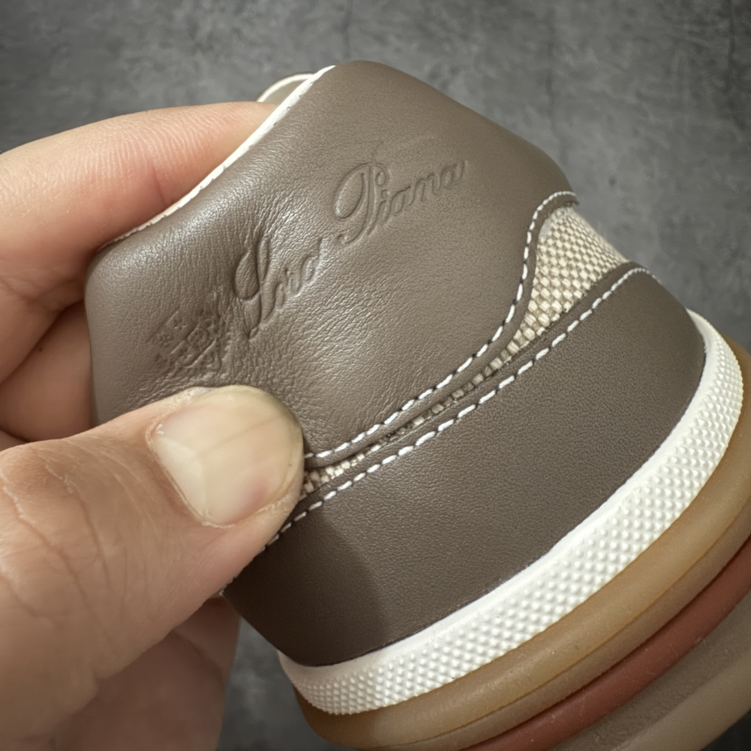 图片[2]-【佛山超A版】Loro Piana LP Tennis Walk Low 生活系列低帮复古百搭德训风休闲运动板鞋 意大利顶级奢侈品牌·诺悠翩雅 这款新款绒面革网球鞋采用超低帮设计 适合全年穿着 并具有防水性能 包边鞋底营造轻松迷人的色彩组合 将功能性与低调个性风格和谐融合 打造都市着装的理想鞋履选择 鞋跟处饰以Kummel色嵌片 柔软小牛皮鞋舌 压印LP徽标 棉质鞋带材质 鞋面：牛剖层绒面革 鞋底：橡胶 衬里：牛皮革 尺码：35 36 37 38 39 40 41 42 43 44 45-选品中心