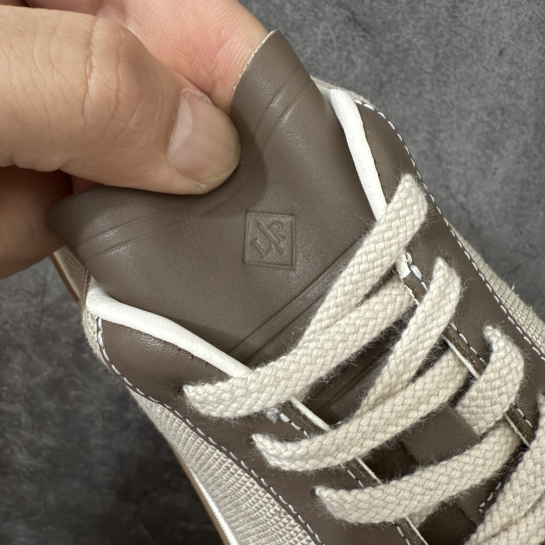 图片[5]-【佛山超A版】Loro Piana LP Tennis Walk Low 生活系列低帮复古百搭德训风休闲运动板鞋 意大利顶级奢侈品牌·诺悠翩雅 这款新款绒面革网球鞋采用超低帮设计 适合全年穿着 并具有防水性能 包边鞋底营造轻松迷人的色彩组合 将功能性与低调个性风格和谐融合 打造都市着装的理想鞋履选择 鞋跟处饰以Kummel色嵌片 柔软小牛皮鞋舌 压印LP徽标 棉质鞋带材质 鞋面：牛剖层绒面革 鞋底：橡胶 衬里：牛皮革 尺码：35 36 37 38 39 40 41 42 43 44 45-选品中心