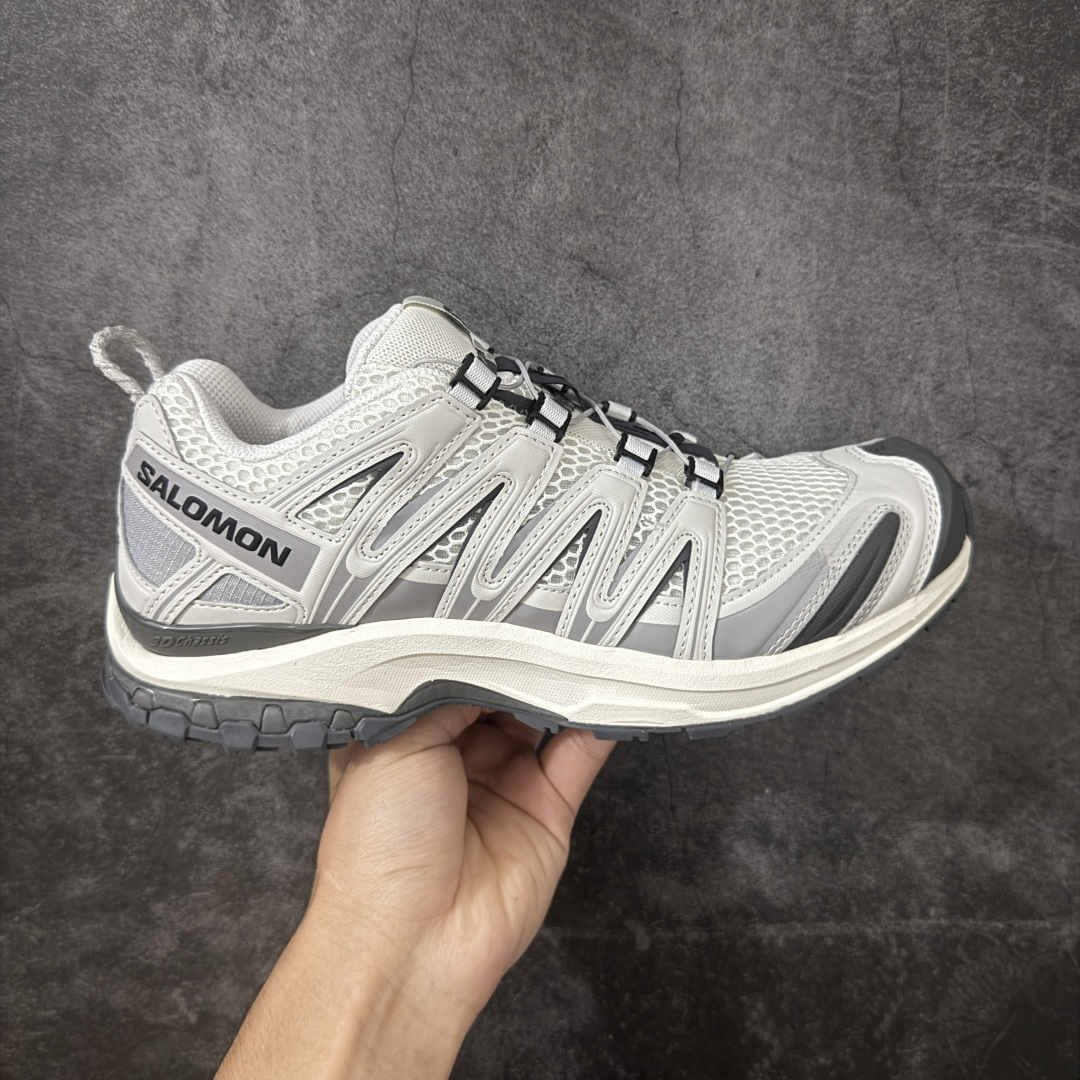 【A1纯原版】SALOMON XA Pro 3D 灰色 萨洛蒙潮流越野机能户外功能鞋 492672 纯原外贸平台特供订单 耗时半年巨作 全套原纸板楦头开发 原厂特供网布配套加持 确保原汁原味 完美呈现版型 原档数据独家私模五层组合大底 男女鞋同步官方开发 原装Ortholite轻量化鞋垫 中底布带钢印编号 原厂TPU锁扣 进口港宝加持 后跟自然饱满 还原公司包裹性 鞋面采用SENSIFT贴合技术 全方位贴合包裹脚型 鞋跟部鞋底牵引设计 提供强大的抓地性能 更适应野外崎岖不平的道路 其3D ADVANCED CHASSIS底盘 材料轻量大化 钉齿设计更具稳定性 防护性 鞋底易磨损区运用CONTAGRIP高耐磨材料 应对城市硬质路面长距离跑考验 尺码：36 36.5 37.5 38 38.5 39 40 40.5 41 42 42.5 43 44 44.5 45-选品中心