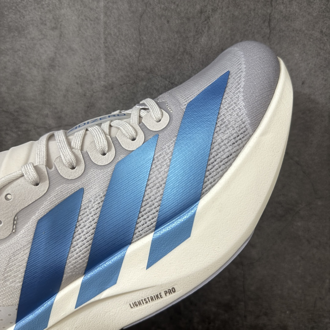 图片[6]-【RS纯原】AD Adizero Eva SL M 零度进化版系列低帮轻便透气竞速休闲运动慢跑鞋 KI6880 全新版本出货 品相相 当完美 细节到位 全鞋均使用原材料 原档案打造 内置碳板 目前市场最强 欢迎对比 相信大家对去年 adidas 横空出世的「顶级超跑」adiZero Adios Pro EVO 1 记忆犹新！不仅登顶阿迪史上最轻跑鞋宝座，更在接下来的全球马拉松赛事中，持续书写着惊人成绩，被网友戏称新一代「阿迪神鞋」全网刷屏！极简设计语言与强烈速度感和存在感的鞋侧三线，让人过目不忘，特别种草！其中定位于中长跑训练的 adidas Adizero Evo SL，整体外观造型与 adiZero Adios Pro EVO 1 非常相似。中底配置方面搭载全掌 Lightstrike Pro，鞋面采用透气网面示人，契合日常训练鞋的定位，更加耐用。外底给到了马牌橡胶，及类似上代竞速旗舰 adidas Adizero Adios Pro 3 区域分布。整体看下来无论是外观的鲜明辨识度，还是配置的扎实程度都很顶。 尺码：36-45-选品中心