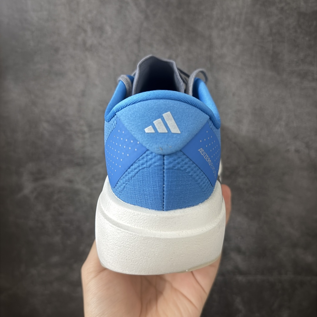 图片[4]-【RS纯原】AD Adizero Eva SL M 零度进化版系列低帮轻便透气竞速休闲运动慢跑鞋 KJ1996 全新版本出货 品相相当完美 细节到位 全鞋均使用原材料 原档案打造 内置碳板 目前市场最强 欢迎对比 相信大家对去年 adidas 横空出世的「顶级超跑」adiZero Adios Pro EVO 1 记忆犹新！不仅登顶阿迪史上最轻跑鞋宝座，更在接下来的全球马拉松赛事中，持续书写着惊人成绩，被网友戏称新一代「阿迪神鞋」全网刷屏！极简设计语言与强烈速度感和存在感的鞋侧三线，让人过目不忘，特别种草！其中定位于中长跑训练的 adidas Adizero Evo SL，整体外观造型与 adiZero Adios Pro EVO 1 非常相似。中底配置方面搭载全掌 Lightstrike Pro，鞋面采用透气网面示人，契合日常训练鞋的定位，更加耐用。外底给到了马牌橡胶，及类似上代竞速旗舰 adidas Adizero Adios Pro 3 区域分布。整体看下来无论是外观的鲜明辨识度，还是配置的扎实程度都很顶。 尺码：36-45-选品中心