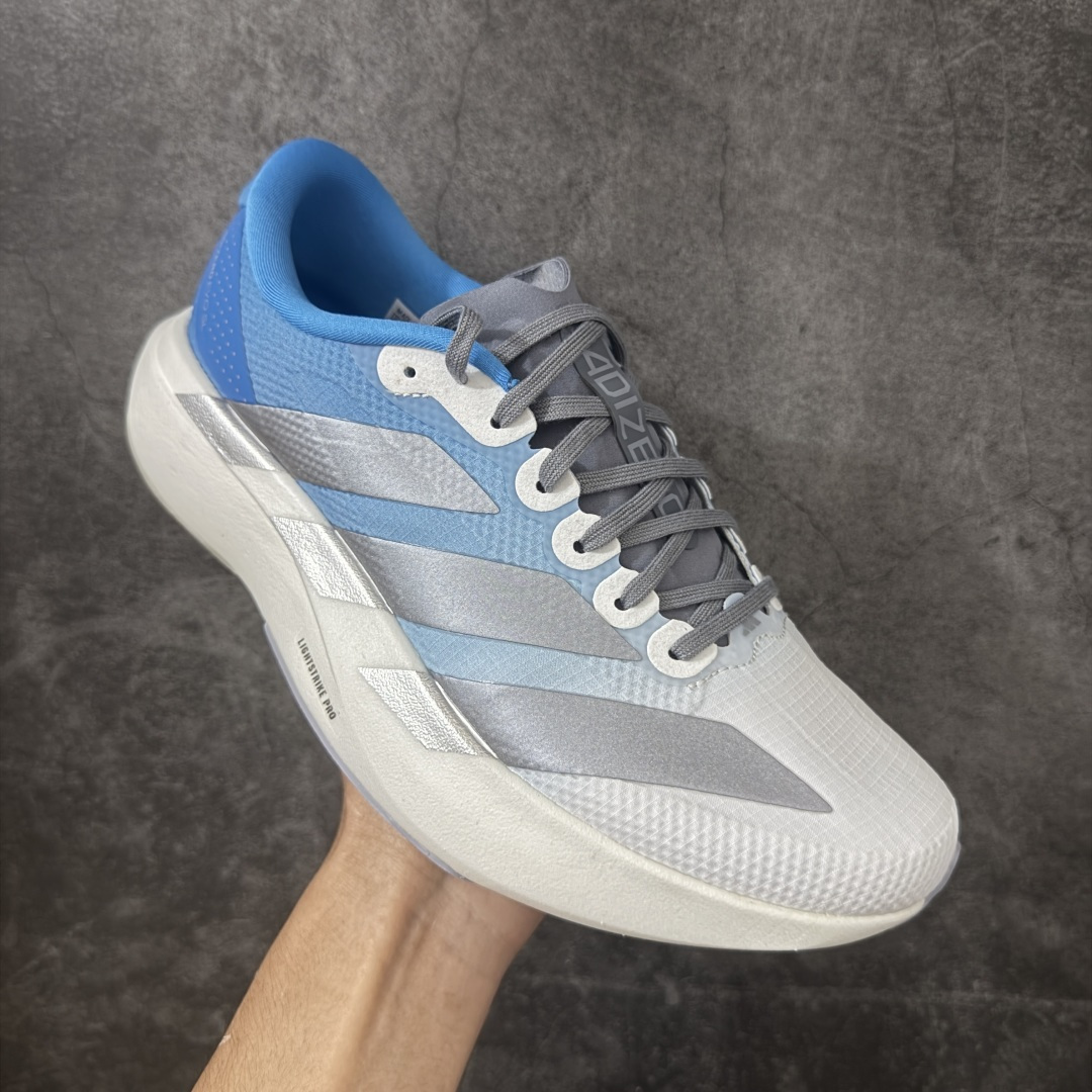 图片[3]-【RS纯原】AD Adizero Eva SL M 零度进化版系列低帮轻便透气竞速休闲运动慢跑鞋 KJ1996 全新版本出货 品相相当完美 细节到位 全鞋均使用原材料 原档案打造 内置碳板 目前市场最强 欢迎对比 相信大家对去年 adidas 横空出世的「顶级超跑」adiZero Adios Pro EVO 1 记忆犹新！不仅登顶阿迪史上最轻跑鞋宝座，更在接下来的全球马拉松赛事中，持续书写着惊人成绩，被网友戏称新一代「阿迪神鞋」全网刷屏！极简设计语言与强烈速度感和存在感的鞋侧三线，让人过目不忘，特别种草！其中定位于中长跑训练的 adidas Adizero Evo SL，整体外观造型与 adiZero Adios Pro EVO 1 非常相似。中底配置方面搭载全掌 Lightstrike Pro，鞋面采用透气网面示人，契合日常训练鞋的定位，更加耐用。外底给到了马牌橡胶，及类似上代竞速旗舰 adidas Adizero Adios Pro 3 区域分布。整体看下来无论是外观的鲜明辨识度，还是配置的扎实程度都很顶。 尺码：36-45-选品中心