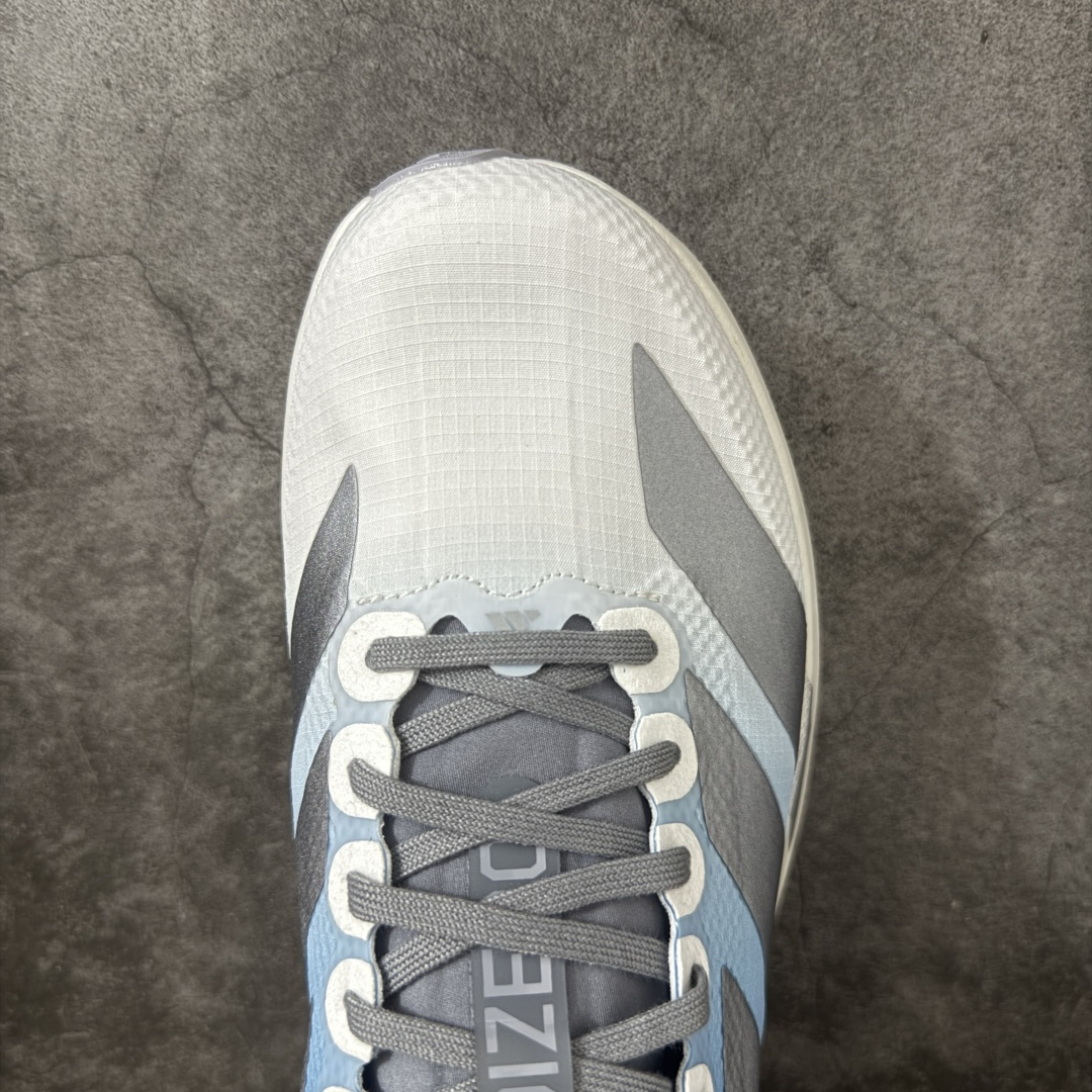 图片[5]-【RS纯原】AD Adizero Eva SL M 零度进化版系列低帮轻便透气竞速休闲运动慢跑鞋 KJ1996 全新版本出货 品相相当完美 细节到位 全鞋均使用原材料 原档案打造 内置碳板 目前市场最强 欢迎对比 相信大家对去年 adidas 横空出世的「顶级超跑」adiZero Adios Pro EVO 1 记忆犹新！不仅登顶阿迪史上最轻跑鞋宝座，更在接下来的全球马拉松赛事中，持续书写着惊人成绩，被网友戏称新一代「阿迪神鞋」全网刷屏！极简设计语言与强烈速度感和存在感的鞋侧三线，让人过目不忘，特别种草！其中定位于中长跑训练的 adidas Adizero Evo SL，整体外观造型与 adiZero Adios Pro EVO 1 非常相似。中底配置方面搭载全掌 Lightstrike Pro，鞋面采用透气网面示人，契合日常训练鞋的定位，更加耐用。外底给到了马牌橡胶，及类似上代竞速旗舰 adidas Adizero Adios Pro 3 区域分布。整体看下来无论是外观的鲜明辨识度，还是配置的扎实程度都很顶。 尺码：36-45-选品中心