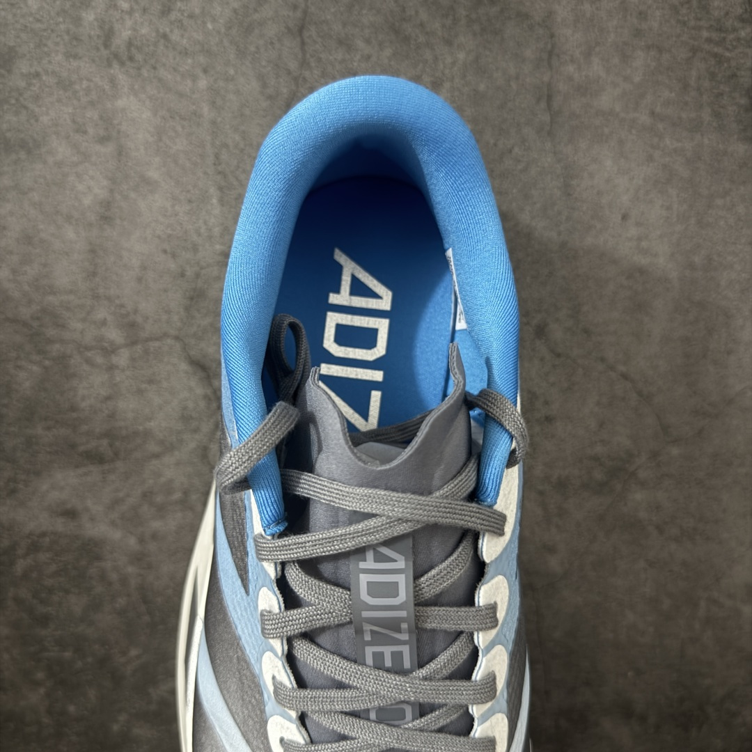 图片[8]-【RS纯原】AD Adizero Eva SL M 零度进化版系列低帮轻便透气竞速休闲运动慢跑鞋 KJ1996 全新版本出货 品相相当完美 细节到位 全鞋均使用原材料 原档案打造 内置碳板 目前市场最强 欢迎对比 相信大家对去年 adidas 横空出世的「顶级超跑」adiZero Adios Pro EVO 1 记忆犹新！不仅登顶阿迪史上最轻跑鞋宝座，更在接下来的全球马拉松赛事中，持续书写着惊人成绩，被网友戏称新一代「阿迪神鞋」全网刷屏！极简设计语言与强烈速度感和存在感的鞋侧三线，让人过目不忘，特别种草！其中定位于中长跑训练的 adidas Adizero Evo SL，整体外观造型与 adiZero Adios Pro EVO 1 非常相似。中底配置方面搭载全掌 Lightstrike Pro，鞋面采用透气网面示人，契合日常训练鞋的定位，更加耐用。外底给到了马牌橡胶，及类似上代竞速旗舰 adidas Adizero Adios Pro 3 区域分布。整体看下来无论是外观的鲜明辨识度，还是配置的扎实程度都很顶。 尺码：36-45-选品中心
