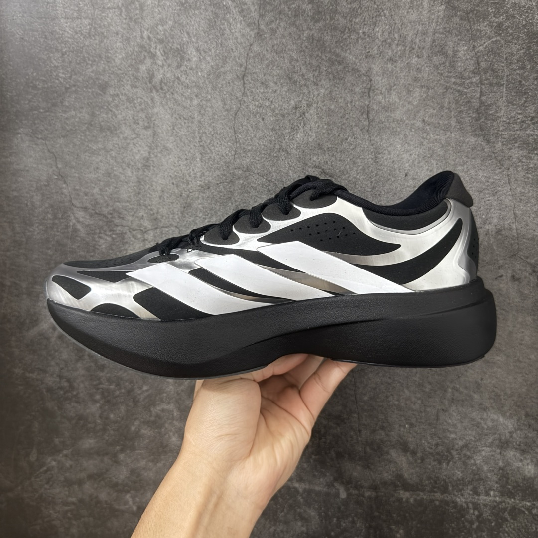 图片[2]-【RS纯原】AD Adizero Eva SL EXO M 零度进化版系列低帮轻便透气竞速休闲运动慢跑鞋 KI4764 全新版本出货 品相相当完美 细节到位 全鞋均使用原材料 原档案打造 内置碳板 目前市场最强 欢迎对比 相信大家对去年 adidas 横空出世的「顶级超跑」adiZero Adios Pro EVO 1 记忆犹新！不仅登顶阿迪史上最轻跑鞋宝座，更在接下来的全球马拉松赛事中，持续书写着惊人成绩，被网友戏称新一代「阿迪神鞋」全网刷屏！极简设计语言与强烈速度感和存在感的鞋侧三线，让人过目不忘，特别种草！其中定位于中长跑训练的 adidas Adizero Evo SL，整体外观造型与 adiZero Adios Pro EVO 1 非常相似。中底配置方面搭载全掌 Lightstrike Pro，鞋面采用透气网面示人，契合日常训练鞋的定位，更加耐用。外底给到了马牌橡胶，及类似上代竞速旗舰 adidas Adizero Adios Pro 3 区域分布。整体看下来无论是外观的鲜明辨识度，还是配置的扎实程度都很顶。 尺码：36-45-选品中心