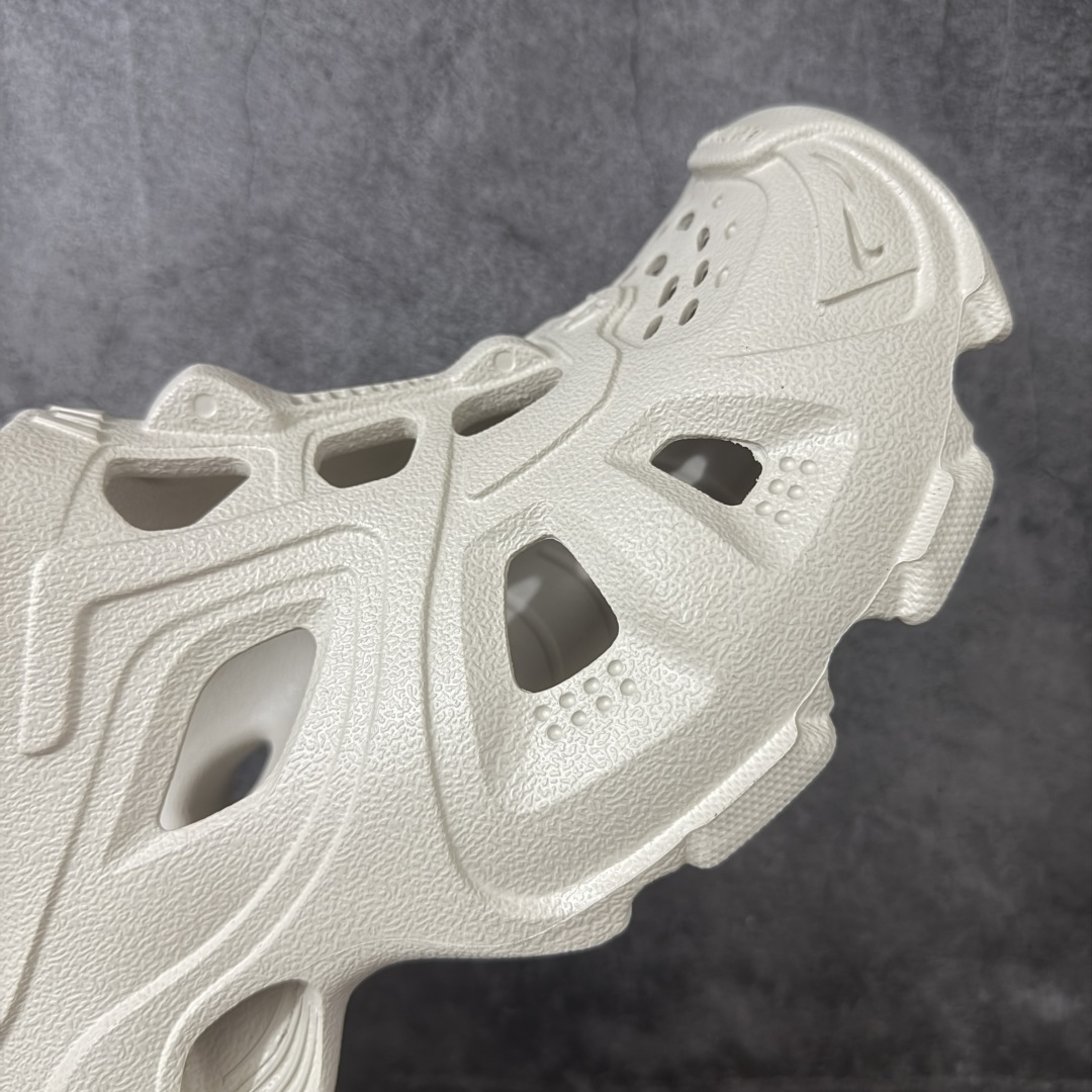图片[6]-【纯原版】BALENCIAGA Mold Rubber Slide Sandals 巴黎世家 模压橡胶拖鞋凉鞋 巴黎世家系列露趾涉水百搭潮流休闲运动套穿拖鞋 橡胶材质 鞋表带上印有Balenciaga 品牌标识 后帮凹印BB标识 压模鞋底和鞋面 中国制造 用软布擦拭 材质：95%（注塑）EVA塑料、5% 泡沫塑料 尺码：36 37 38 39 40 41 42 43 44 45 46-选品中心
