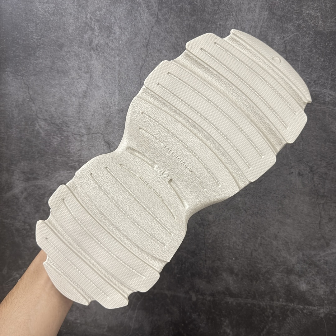 图片[9]-【纯原版】BALENCIAGA Mold Rubber Slide Sandals 巴黎世家 模压橡胶拖鞋凉鞋 巴黎世家系列露趾涉水百搭潮流休闲运动套穿拖鞋 橡胶材质 鞋表带上印有Balenciaga 品牌标识 后帮凹印BB标识 压模鞋底和鞋面 中国制造 用软布擦拭 材质：95%（注塑）EVA塑料、5% 泡沫塑料 尺码：36 37 38 39 40 41 42 43 44 45 46-选品中心