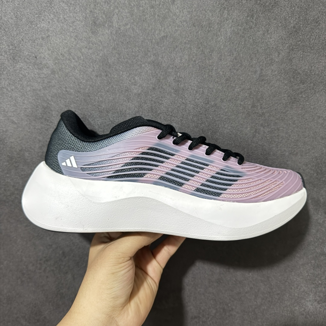 【公司级】AD Purechill V2 防滑耐磨休闲运动跑鞋 阿迪达斯（adidas） 26新款Pur echill夏季轻便透气舒适支撑防滑一脚蹬运动休闲鞋 中底技术‌：搭载 ‌CLOUDFOAM‌ 缓震材料。主打“软糯”脚感，能有效吸收行走时的冲击力，提供柔和的支撑。‌鞋面设计‌：通常采用透气网眼织物或轻质合成材质，强调轻盈和夏季穿着的通风性。日常通勤、轻运动、休闲逛街。属于入门级舒适鞋款，非专业竞速或高强度训练鞋。 货号： KI2231/KI0611/KI1092/KI6901/KI3103/KI6602/KI0286/KI6612/KI0033 尺码：36-45带半码-选品中心