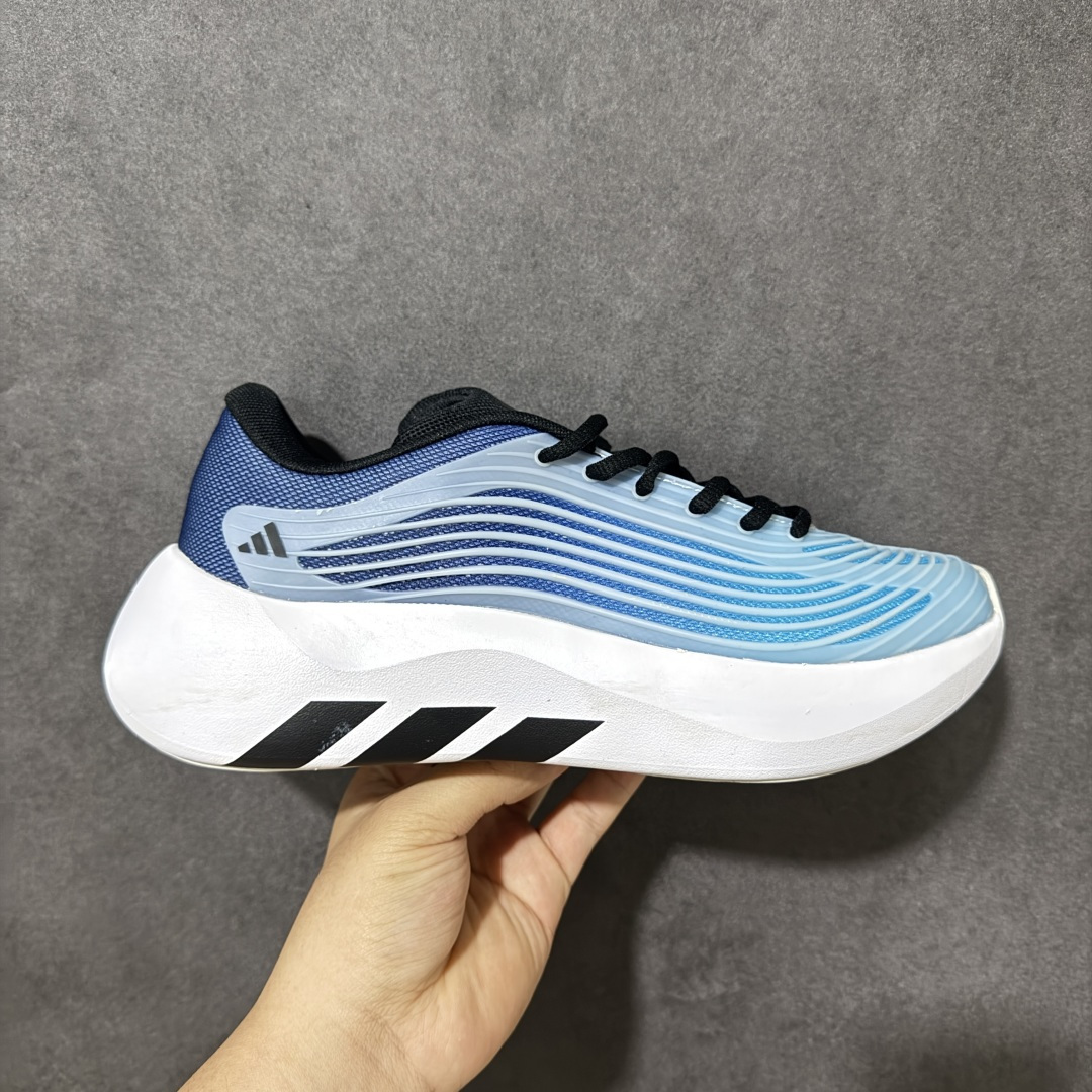 【公司级】AD Purechill V2 防滑耐磨休闲运动跑鞋 阿迪达斯（adidas） 26新款Pur echill夏季轻便透气舒适支撑防滑一脚蹬运动休闲鞋 中底技术‌：搭载 ‌CLOUDFOAM‌ 缓震材料。主打“软糯”脚感，能有效吸收行走时的冲击力，提供柔和的支撑。‌鞋面设计‌：通常采用透气网眼织物或轻质合成材质，强调轻盈和夏季穿着的通风性。日常通勤、轻运动、休闲逛街。属于入门级舒适鞋款，非专业竞速或高强度训练鞋。 货号： KI2231/KI0611/KI1092/KI6901/KI3103/KI6602/KI0286/KI6612/KI0033 尺码：36-45带半码-选品中心