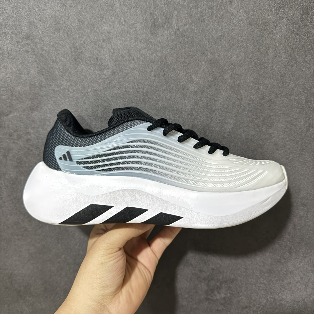 【公司级】AD Purechill V2 防滑耐磨休闲运动跑鞋 阿迪达斯（adidas） 26新款Pur echill夏季轻便透气舒适支撑防滑一脚蹬运动休闲鞋 中底技术‌：搭载 ‌CLOUDFOAM‌ 缓震材料。主打“软糯”脚感，能有效吸收行走时的冲击力，提供柔和的支撑。‌鞋面设计‌：通常采用透气网眼织物或轻质合成材质，强调轻盈和夏季穿着的通风性。日常通勤、轻运动、休闲逛街。属于入门级舒适鞋款，非专业竞速或高强度训练鞋。 货号： KI2231/KI0611/KI1092/KI6901/KI3103/KI6602/KI0286/KI6612/KI0033 尺码：36-45带半码-选品中心