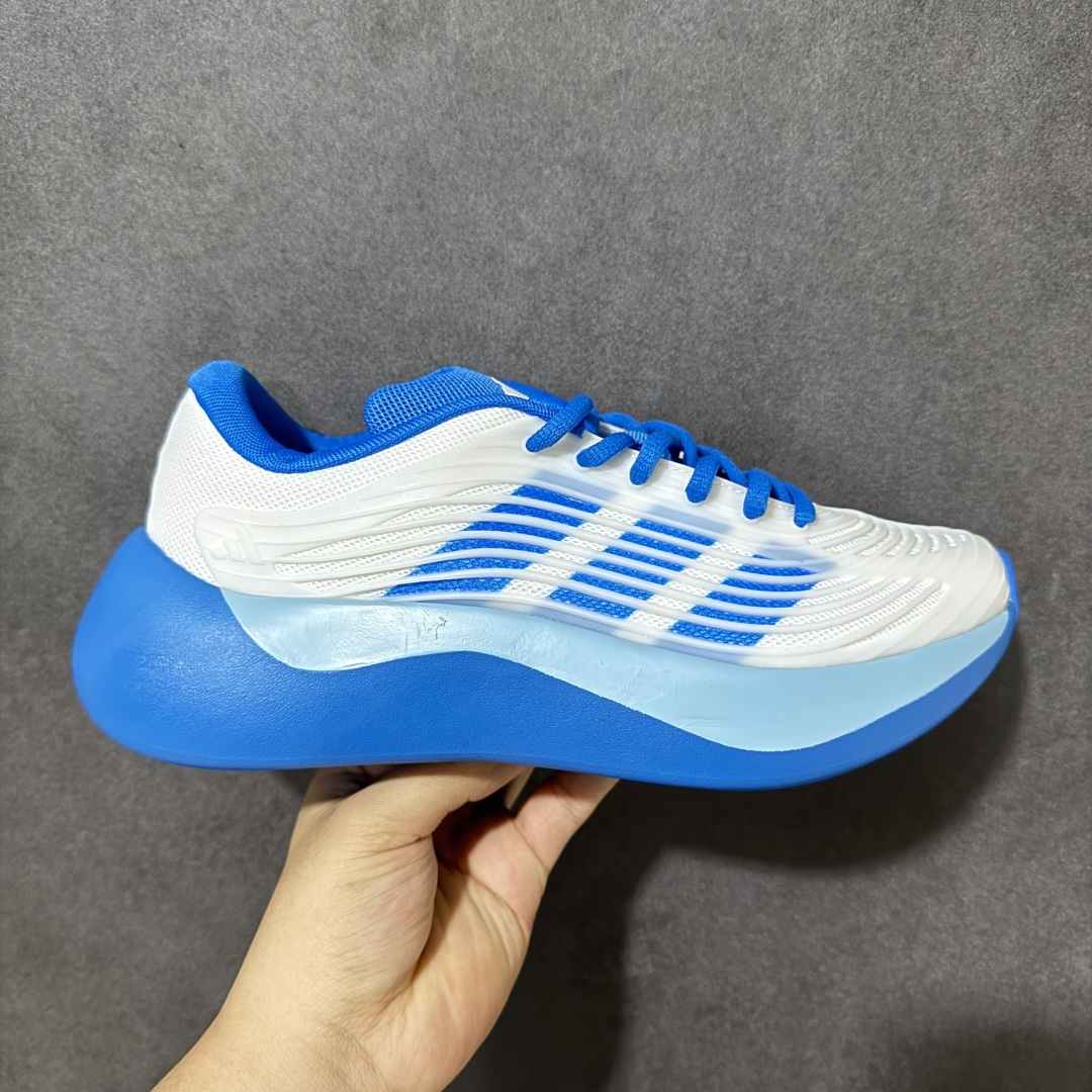 【公司级】AD Purechill V2 防滑耐磨休闲运动跑鞋 阿迪达斯（adidas） 26新款Pur echill夏季轻便透气舒适支撑防滑一脚蹬运动休闲鞋 中底技术‌：搭载 ‌CLOUDFOAM‌ 缓震材料。主打“软糯”脚感，能有效吸收行走时的冲击力，提供柔和的支撑。‌鞋面设计‌：通常采用透气网眼织物或轻质合成材质，强调轻盈和夏季穿着的通风性。日常通勤、轻运动、休闲逛街。属于入门级舒适鞋款，非专业竞速或高强度训练鞋。 货号： KI2231/KI0611/KI1092/KI6901/KI3103/KI6602/KI0286/KI6612/KI0033 尺码：36-45带半码-选品中心