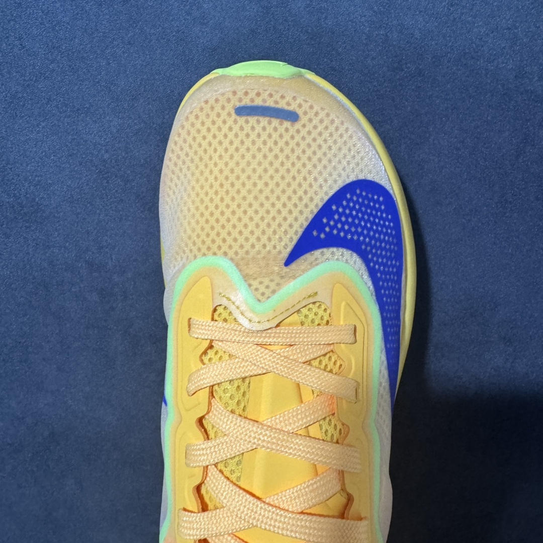 图片[5]-【公司级】Nike ZoomX Invincible Run Flyknit FK6 Zoom Fly 6轻量飞织低帮休闲运动慢跑鞋 此鞋专为长跑运动员而生 是为5至10公里距离的赛事和训练打造研发过程 货号：FN8454-800 尺码：36 36.5 37.5 38 38.5 39 40 40.5 41 42 42.5 43 44 45-选品中心