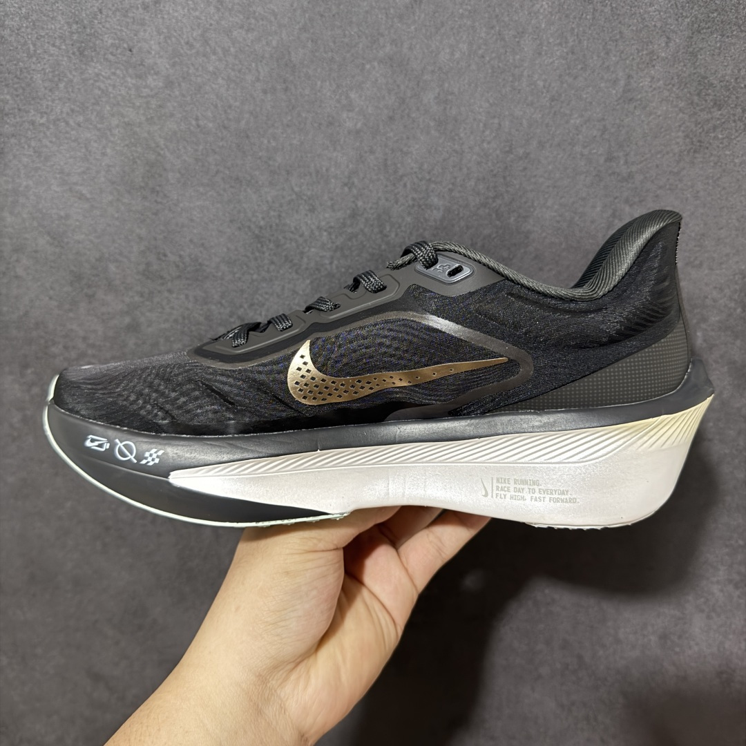 图片[2]-【公司级】Nike ZoomX Invincible Run Flyknit FK6 Zoom Fly 6轻量飞织低帮休闲运动慢跑鞋 此鞋专为长跑运动员而生 是为5至10公里距离的赛事和训练打造研发过程 货号：HQ3043-200 尺码：36 36.5 37.5 38 38.5 39 40 40.5 41 42 42.5 43 44 45-选品中心