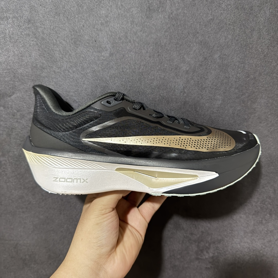 【公司级】Nike ZoomX Invincible Run Flyknit FK6 Zoom Fly 6轻量飞织低帮休闲运动慢跑鞋 此鞋专为长跑运动员而生 是为5至10公里距离的赛事和训练打造研发过程 货号：HQ3043-200 尺码：36 36.5 37.5 38 38.5 39 40 40.5 41 42 42.5 43 44 45-选品中心