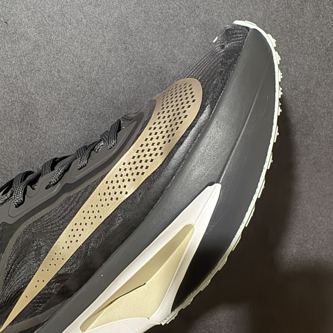 图片[8]-【公司级】Nike ZoomX Invincible Run Flyknit FK6 Zoom Fly 6轻量飞织低帮休闲运动慢跑鞋 此鞋专为长跑运动员而生 是为5至10公里距离的赛事和训练打造研发过程 货号：HQ3043-200 尺码：36 36.5 37.5 38 38.5 39 40 40.5 41 42 42.5 43 44 45-选品中心