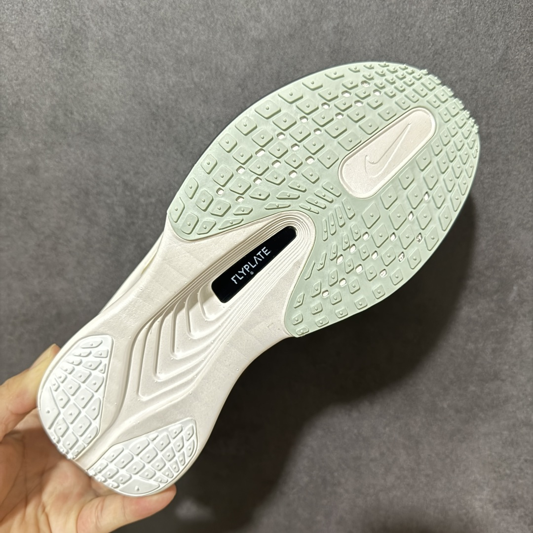图片[9]-【公司级】Nike ZoomX Invincible Run Flyknit FK6 Zoom Fly 6轻量飞织低帮休闲运动慢跑鞋 此鞋专为长跑运动员而生 是为5至10公里距离的赛事和训练打造研发过程 货号：HQ3043-200 尺码：36 36.5 37.5 38 38.5 39 40 40.5 41 42 42.5 43 44 45-选品中心