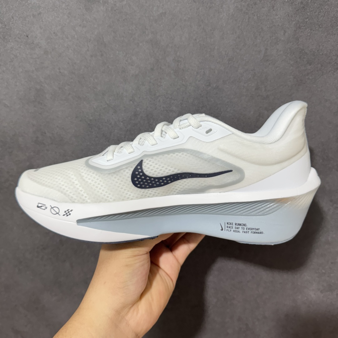 图片[2]-【公司级】Nike ZoomX Invincible Run Flyknit FK6 Zoom Fly 6轻量飞织低帮休闲运动慢跑鞋 此鞋专为长跑运动员而生 是为5至10公里距离的赛事和训练打造研发过程 货号：FN8454-104 尺码：36 36.5 37.5 38 38.5 39 40 40.5 41 42 42.5 43 44 45-选品中心