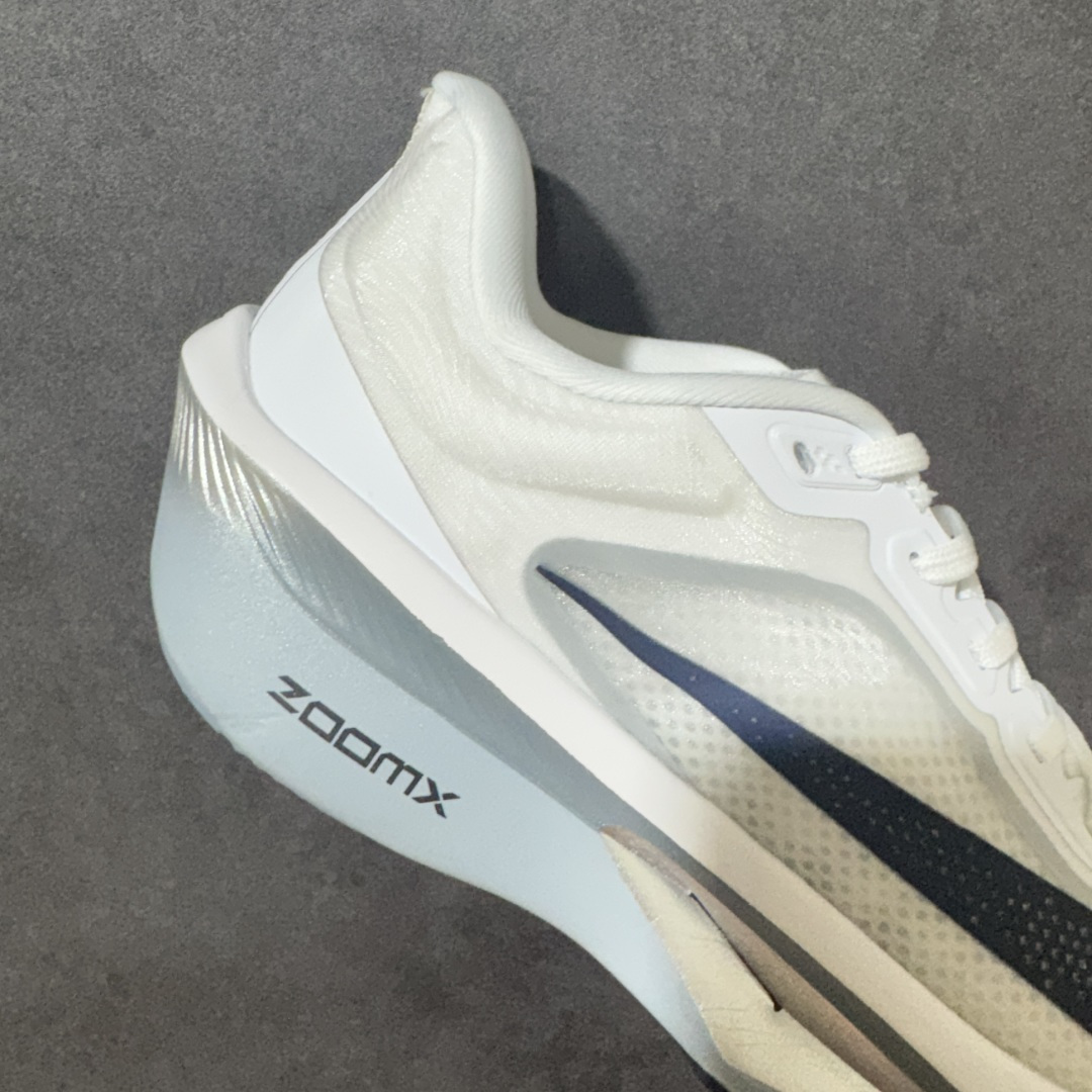 图片[7]-【公司级】Nike ZoomX Invincible Run Flyknit FK6 Zoom Fly 6轻量飞织低帮休闲运动慢跑鞋 此鞋专为长跑运动员而生 是为5至10公里距离的赛事和训练打造研发过程 货号：FN8454-104 尺码：36 36.5 37.5 38 38.5 39 40 40.5 41 42 42.5 43 44 45-选品中心