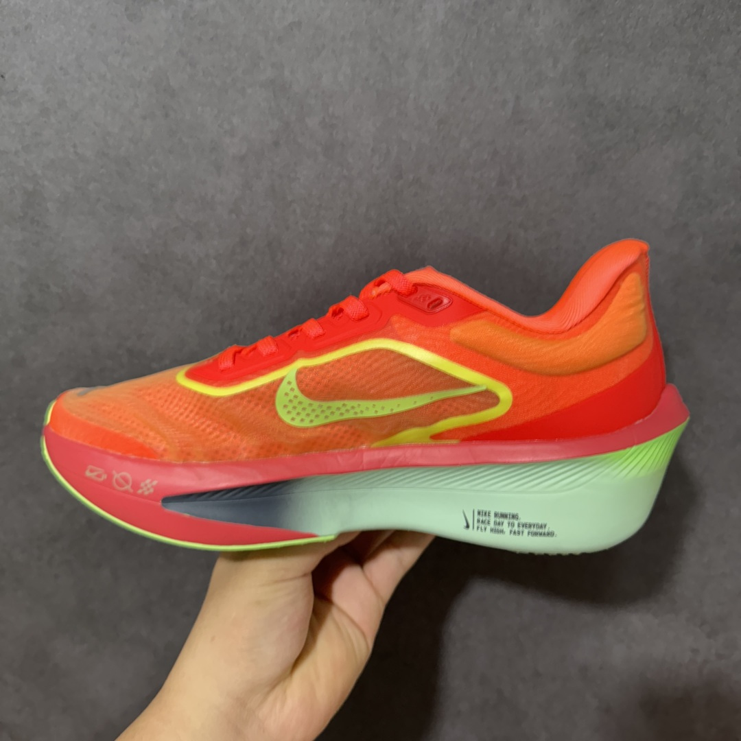 图片[2]-【公司级】Nike ZoomX Invincible Run Flyknit FK6 Zoom Fly 6轻量飞织低帮休闲运动慢跑鞋 此鞋专为长跑运动员而生 是为5至10公里距离的赛事和训练打造研发过程 货号：FN8454-601 尺码：36 36.5 37.5 38 38.5 39 40 40.5 41 42 42.5 43 44 45-选品中心