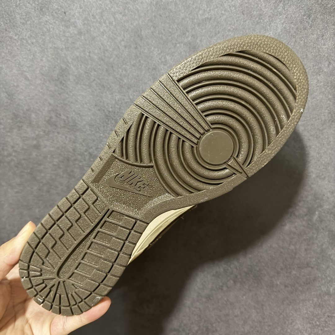 图片[9]-特价【公司级】Nike SB Dunk Low2026 丙午马年限定 Dunk 全套集结｜国风新禧六色齐发承袭经典 Dunk Low 板鞋轮廓，把东方马年祥瑞纹样融进鞋身 绒面麂皮 + 刺绣印花双工艺，金勾点缀年味质感拉满上脚自带高级氛围感 全码数现货 | 全色系可选 | 软弹缓震 + 耐磨防滑大底 #高端定制 低帮休闲板鞋 定制鞋盒 大厂纯原品质出货 超高清洁度 皮料切割干净无任何毛边 细节完美 货号：IQ1118-220 / DN3168-026 / DN3168-025 / DN3168-022 / DN3168-023 / DN3168-024 尺码：36 36.5 37.5 38 38.5 39 40 40.5 41 42 42.5 43 44 44.5 45-选品中心
