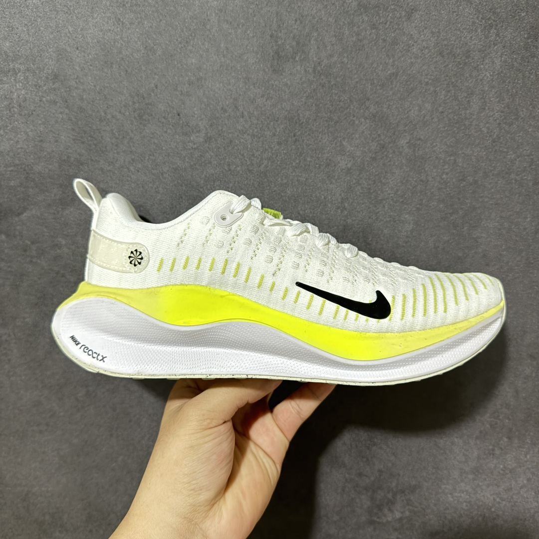 特价【公司级】Nk ZoomX Infinity Run 4 耐克全新编织面专业缓震跑鞋 #鞋款缓震系统的设计理念借鉴了React Infinity Run跑鞋的经验，但在中底处采用了回弹更显著的ZoomX泡棉，这款泡棉比其他Nike泡棉具有更出色的能量反馈。 #鞋面采用编织材质，后跟处的 TPU 支撑片。中底采用全掌 ZoomX，而且又宽又厚，体积相当可观。 货号：DR2670-101 尺码：36 36.5 37.5 38 38.5 39 40 40.5 41 42 42.5 43 44 44.5 45 46-选品中心