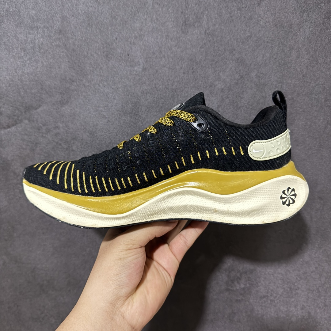 图片[2]-特价【公司级】Nk ZoomX Infinity Run 4 耐克全新编织面专业缓震跑鞋 #鞋款缓震系统的设计理念借鉴了React Infinity Run跑鞋的经验，但在中底处采用了回弹更显著的ZoomX泡棉，这款泡棉比其他Nike泡棉具有更出色的能量反馈。 #鞋面采用编织材质，后跟处的 TPU 支撑片。中底采用全掌 ZoomX，而且又宽又厚，体积相当可观。 货号：DR2665-006 尺码：36 36.5 37.5 38 38.5 39 40 40.5 41 42 42.5 43 44 44.5 45 46-选品中心