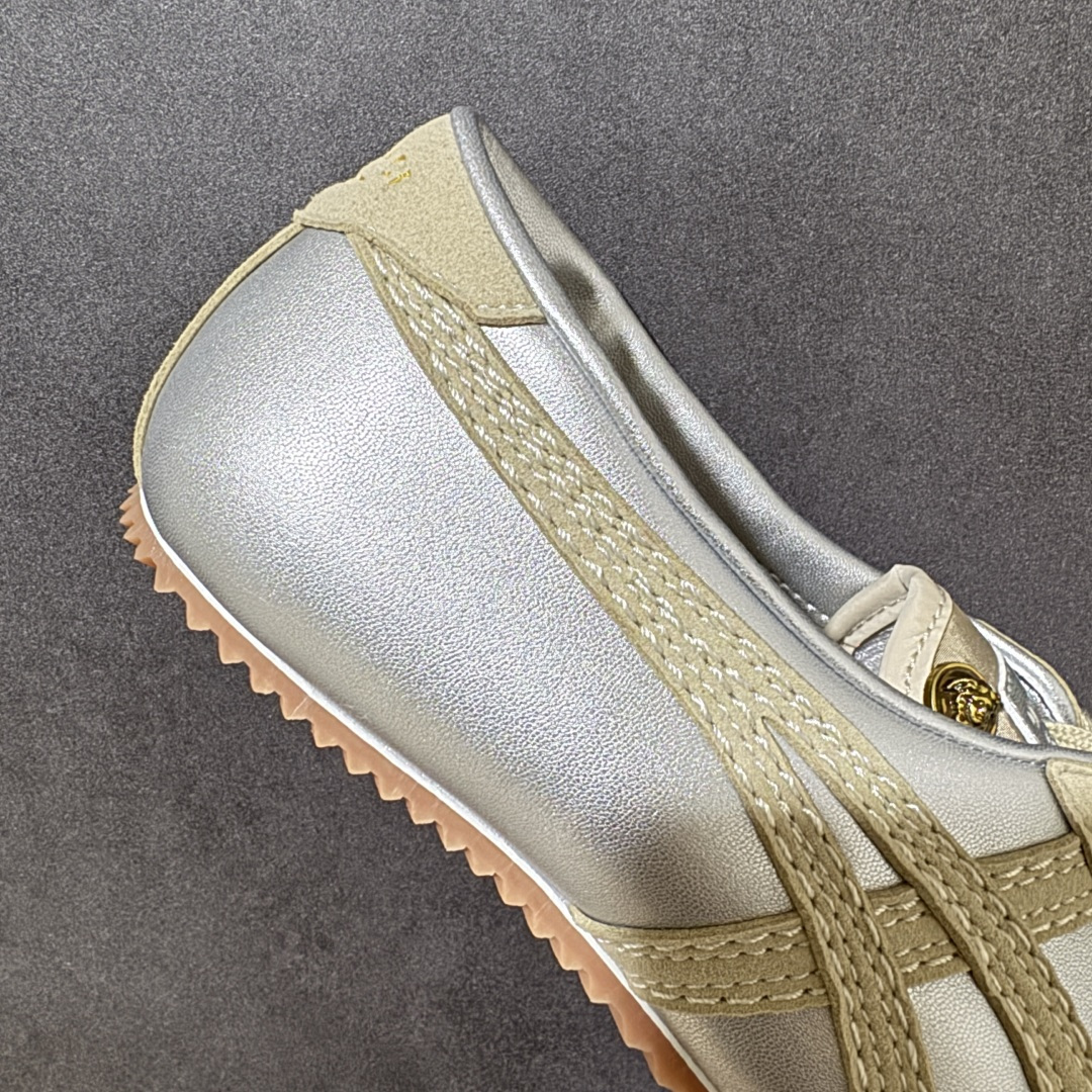 图片[7]-【公司级】Versace x Onitsuka Tiger 鬼冢虎 范思哲 联名款 Tai-ChiSakura 牛皮革绒面革 麂皮系带平底 低帮休闲鞋 经典美学与鬼塚虎的运动创新精神的融合 联名旨在致敬两位品牌创始人将艺术与功能结合的理念 通过范思哲标志性的奢华印花与Onitsuka Tiger的经典鞋型Tai-Chi相结合 创造出独特的牛皮革与绒面革鞋款 此次合作不仅是对双方品牌历史的纪念 更是一次将高级时尚与休闲运动风格无缝连接的成功尝试 货号： 1025116 1A17738 6XDOJ 尺码：35.5-40带半码-选品中心