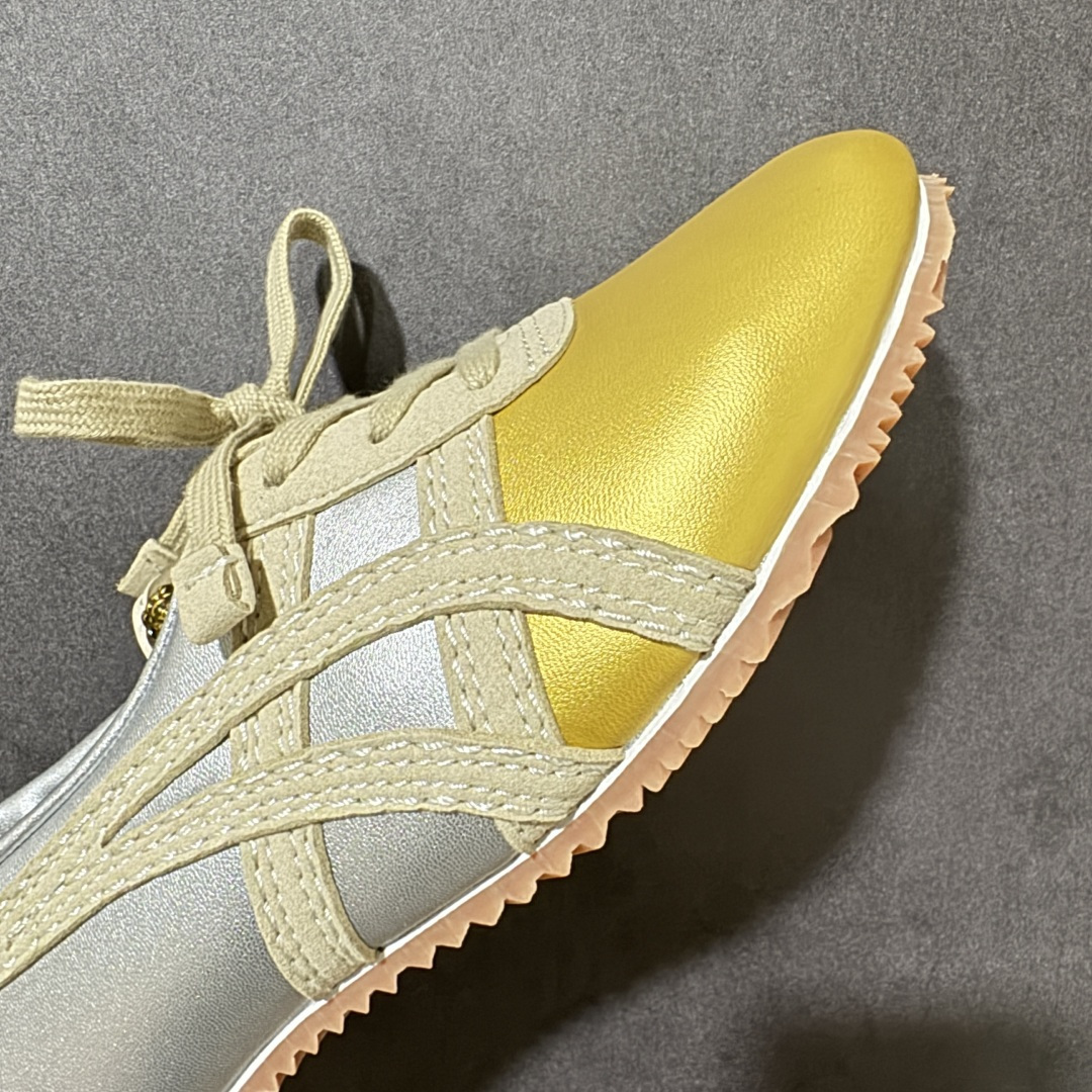 图片[8]-【公司级】Versace x Onitsuka Tiger 鬼冢虎 范思哲 联名款 Tai-ChiSakura 牛皮革绒面革 麂皮系带平底 低帮休闲鞋 经典美学与鬼塚虎的运动创新精神的融合 联名旨在致敬两位品牌创始人将艺术与功能结合的理念 通过范思哲标志性的奢华印花与Onitsuka Tiger的经典鞋型Tai-Chi相结合 创造出独特的牛皮革与绒面革鞋款 此次合作不仅是对双方品牌历史的纪念 更是一次将高级时尚与休闲运动风格无缝连接的成功尝试 货号： 1025116 1A17738 6XDOJ 尺码：35.5-40带半码-选品中心