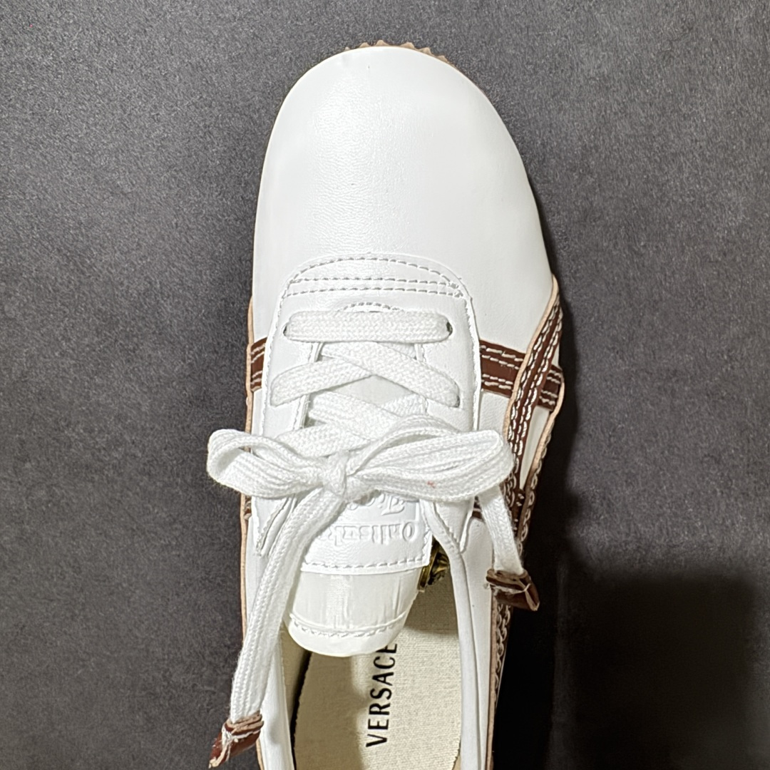 图片[5]-【公司级】Versace x Onitsuka Tiger 鬼冢虎 范思哲 联名款 Tai-ChiSakura 牛皮革绒面革 麂皮系带平底 低帮休闲鞋 经典美学与鬼塚虎的运动创新精神的融合 联名旨在致敬两位品牌创始人将艺术与功能结合的理念 通过范思哲标志性的奢华印花与Onitsuka Tiger的经典鞋型Tai-Chi相结合 创造出独特的牛皮革与绒面革鞋款 此次合作不仅是对双方品牌历史的纪念 更是一次将高级时尚与休闲运动风格无缝连接的成功尝试 货号： 1025116 1A17737 2W3HJ 尺码：35.5-40带半码-选品中心