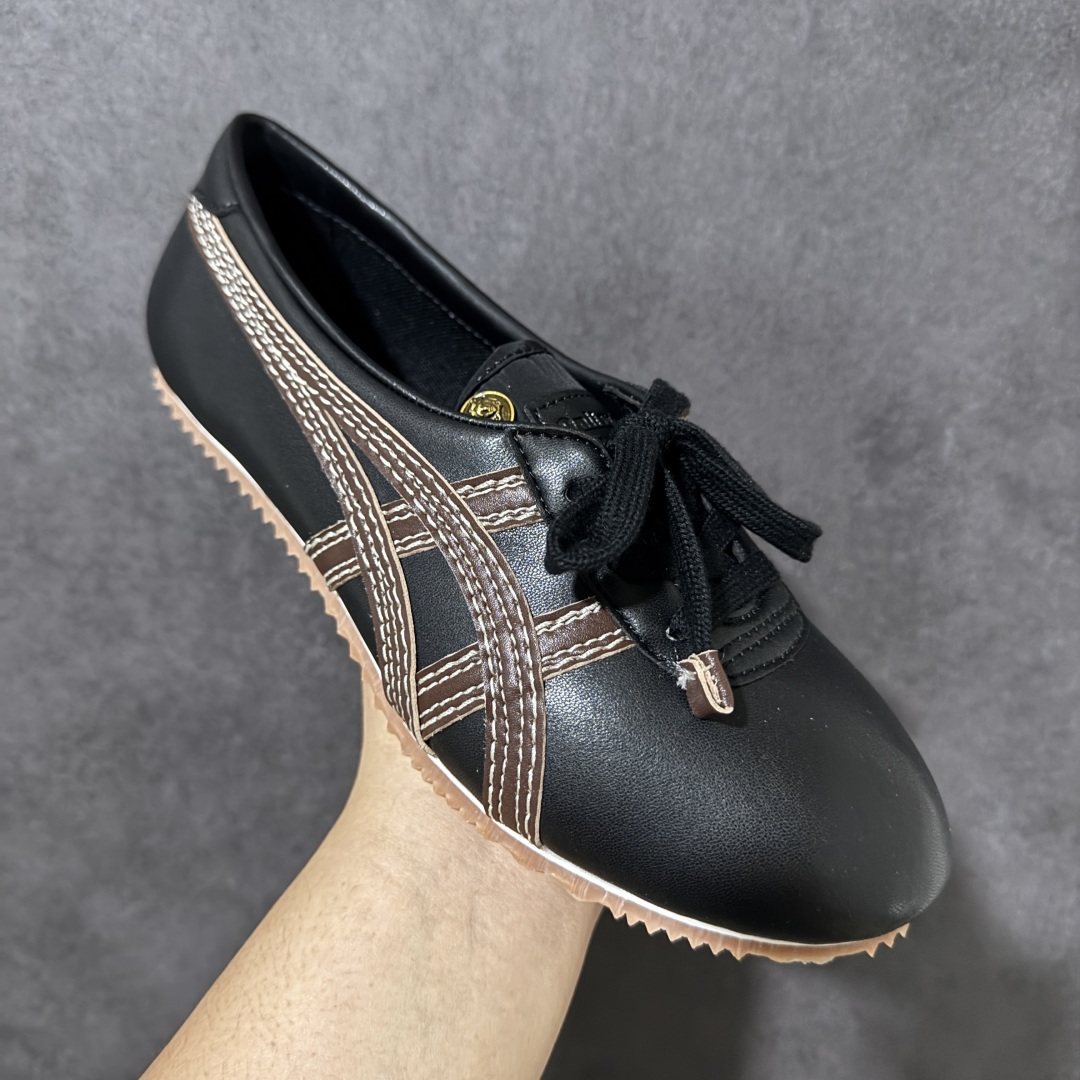 图片[3]-【公司级】Versace x Onitsuka Tiger 鬼冢虎 范思哲 联名款 Tai-ChiSakura 牛皮革绒面革 麂皮系带平底 低帮休闲鞋 经典美学与鬼塚虎的运动创新精神的融合 联名旨在致敬两位品牌创始人将艺术与功能结合的理念 通过范思哲标志性的奢华印花与Onitsuka Tiger的经典鞋型Tai-Chi相结合 创造出独特的牛皮革与绒面革鞋款 此次合作不仅是对双方品牌历史的纪念 更是一次将高级时尚与休闲运动风格无缝连接的成功尝试 货号： 1024594 1A17737 2BQ8J 尺码：35.5-40带半码-选品中心