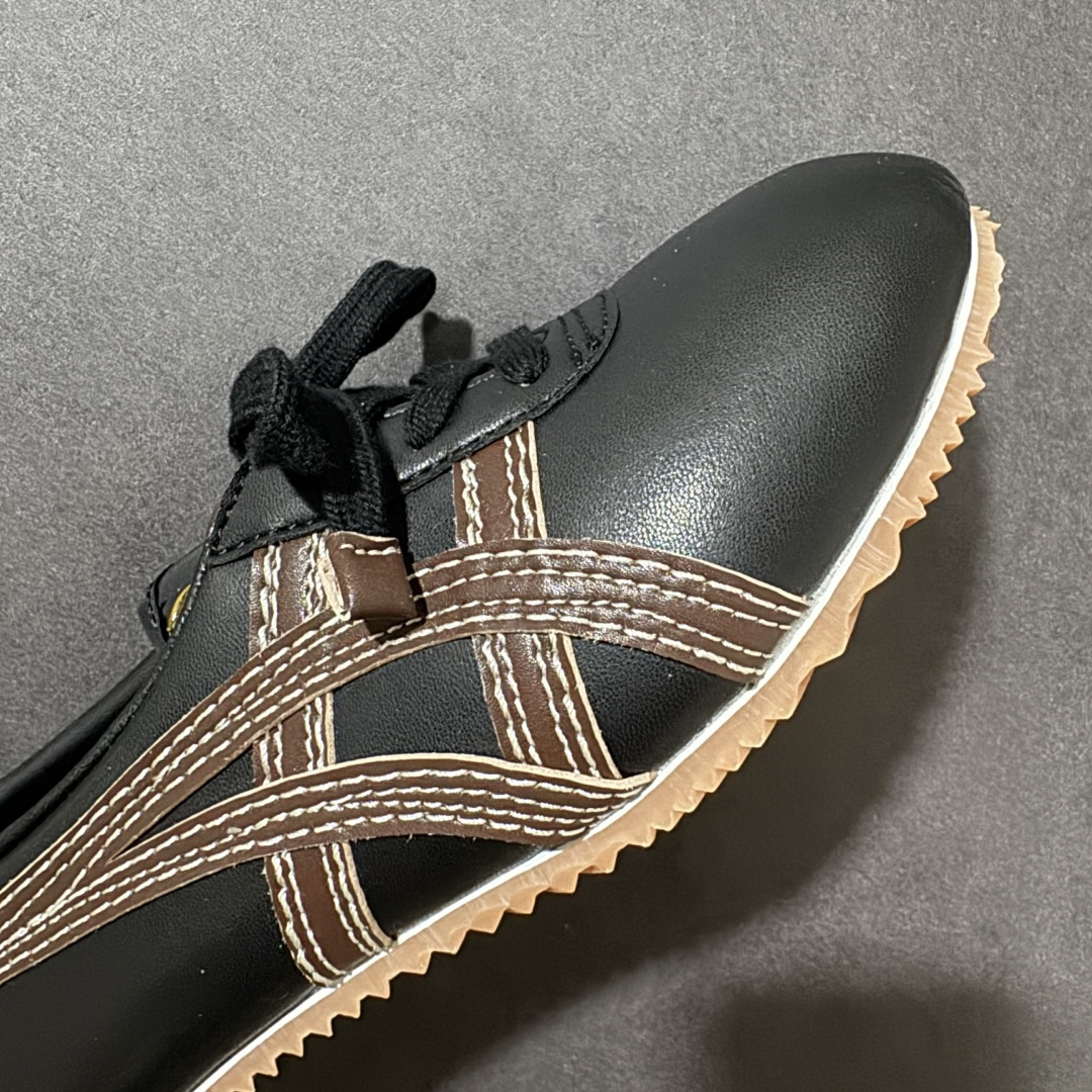 图片[8]-【公司级】Versace x Onitsuka Tiger 鬼冢虎 范思哲 联名款 Tai-ChiSakura 牛皮革绒面革 麂皮系带平底 低帮休闲鞋 经典美学与鬼塚虎的运动创新精神的融合 联名旨在致敬两位品牌创始人将艺术与功能结合的理念 通过范思哲标志性的奢华印花与Onitsuka Tiger的经典鞋型Tai-Chi相结合 创造出独特的牛皮革与绒面革鞋款 此次合作不仅是对双方品牌历史的纪念 更是一次将高级时尚与休闲运动风格无缝连接的成功尝试 货号： 1024594 1A17737 2BQ8J 尺码：35.5-40带半码-选品中心