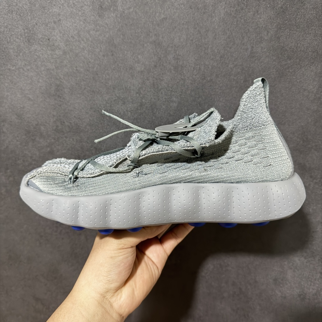 图片[2]-【公司级】Fragment Design × Nk Mind 002 藤原浩闪电联名款 2026全新爆款 足疗按摩鞋 一体式编织鞋面，采用特殊的 Flyknit 针织材质，做旧毛边 + 镂空设计，既保证了极致的贴合度和透气性，又自带独特的解构质感，上脚轻便不压脚。 鞋身印有「FRAGMENT CONCEPT TESTING」字样，搭配标志性的工业风做旧 Flyknit 鞋面，自带未来机能感，是藤原浩极简美学的完美体现。 22个独立按摩节点，按压足底穴位的泡棉按摩球，走路时会随脚步微动，每一步都在给脚底做 “脉冲式按摩”，缓解久站疲惫感。 货号：IQ8504-001 尺码：36 37.5 38 39 40 41 42 43 44 45-莆田鞋