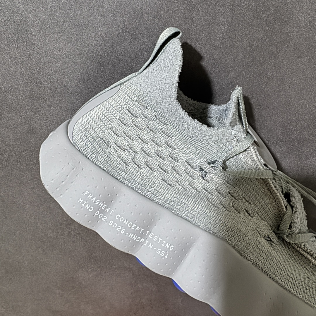 图片[7]-【公司级】Fragment Design × Nk Mind 002 藤原浩闪电联名款 2026全新爆款 足疗按摩鞋 一体式编织鞋面，采用特殊的 Flyknit 针织材质，做旧毛边 + 镂空设计，既保证了极致的贴合度和透气性，又自带独特的解构质感，上脚轻便不压脚。 鞋身印有「FRAGMENT CONCEPT TESTING」字样，搭配标志性的工业风做旧 Flyknit 鞋面，自带未来机能感，是藤原浩极简美学的完美体现。 22个独立按摩节点，按压足底穴位的泡棉按摩球，走路时会随脚步微动，每一步都在给脚底做 “脉冲式按摩”，缓解久站疲惫感。 货号：IQ8504-001 尺码：36 37.5 38 39 40 41 42 43 44 45-莆田鞋