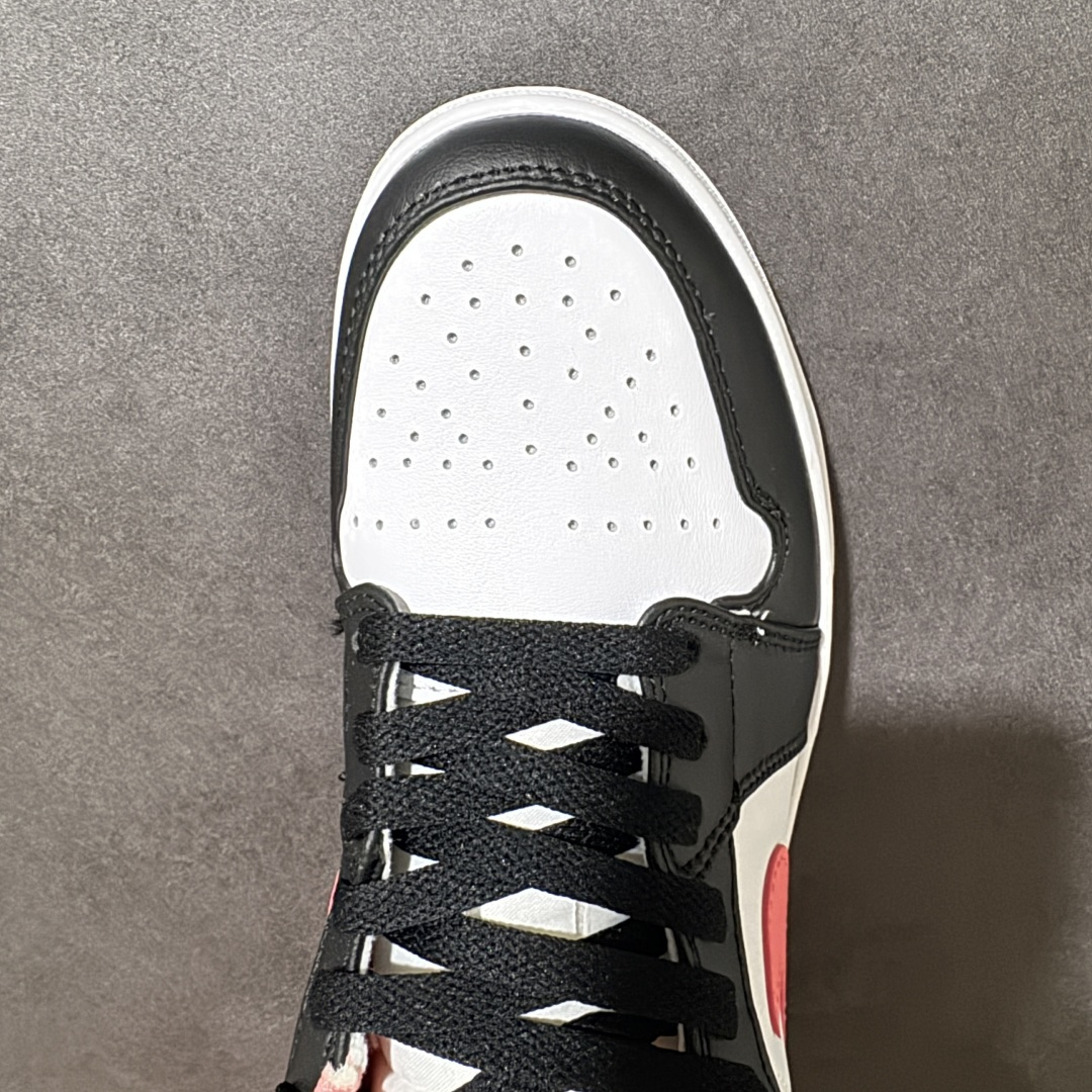 图片[5]-【公司级】Air Jordan 1 Low 乔1 AJ1低帮板鞋 原鞋原档案开发 原档冲孔鞋头 鞋垫背胶工艺 四线拉帮工艺 中底走线规整 原厂织唛标 鞋舌高弹海绵填充 货号：553560-025 尺码：36 36.5 37.5 38 38.5 39 40 40.5 41 42 42.5 43 44 44.5 45 46-莆田鞋