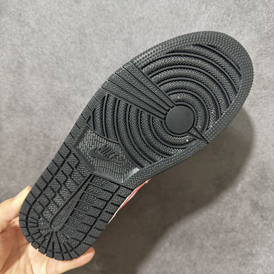 图片[9]-【公司级】Air Jordan 1 Low 乔1 AJ1低帮板鞋 原鞋原档案开发 原档冲孔鞋头 鞋垫背胶工艺 四线拉帮工艺 中底走线规整 原厂织唛标 鞋舌高弹海绵填充 货号：553560-025 尺码：36 36.5 37.5 38 38.5 39 40 40.5 41 42 42.5 43 44 44.5 45 46-莆田鞋