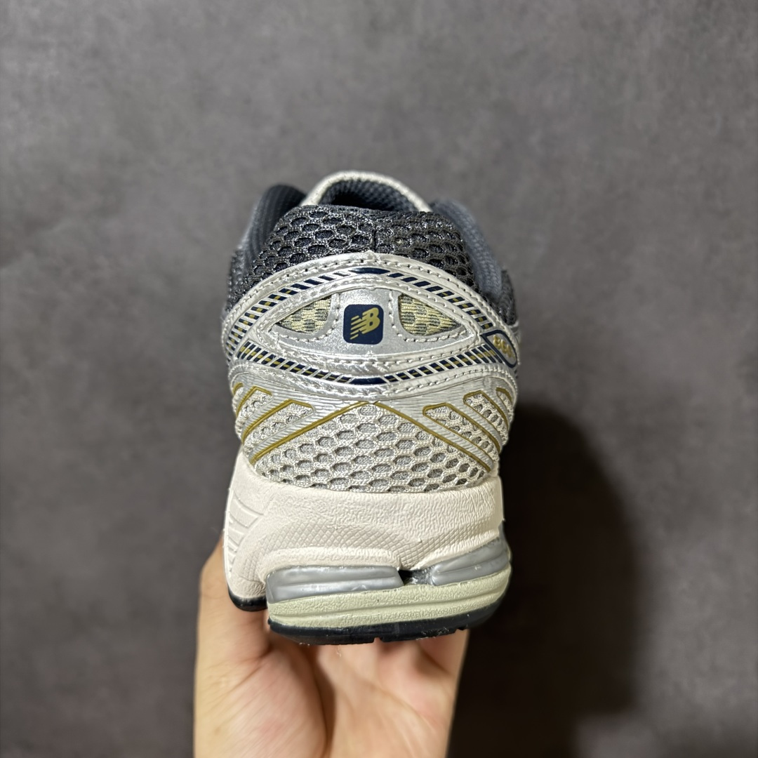 图片[4]-【公司级】New Balance NB 860系列 防滑耐磨低帮跑步鞋 AiméLeon Dore的灵感来自闪亮的覆盖层 这是当时高性能跑鞋的常见设计细节AiméLeonDore的思想依赖金属金色和银色贴花来赋予鞋型独特的个性 货号： ML860KR2 尺码： 36-45半-选品中心