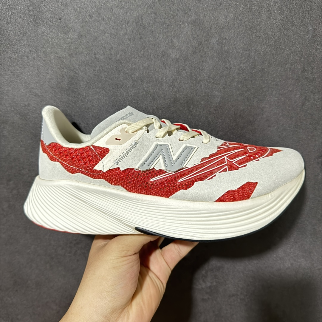 【公司级】STONE ISLAND石头岛 x New Balance New Balance x TDS新百伦联名系列 舒适防滑耐磨 低帮 休闲跑步鞋 升级原楦开发纸版版型 采用长绒翻毛皮革组合网织物鞋面材质 全新4层组合独立私模大底 再度联乘重新演绎美式复古氛围 货号：MSRCELST 尺码：36 37 37.5 38 38.5 39.5 40 40.5 41.5 42 42.5 43 44 45-选品中心