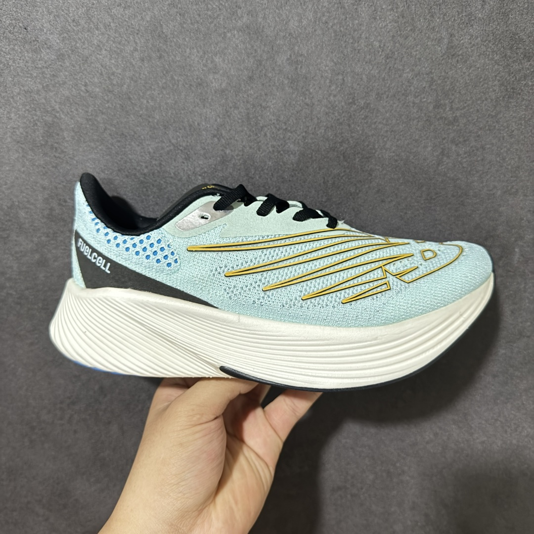 【公司级】STONE ISLAND石头岛 x New Balance New Balance x TDS新百伦联名系列 舒适防滑耐磨 低帮 休闲跑步鞋 升级原楦开发纸版版型 采用长绒翻毛皮革组合网织物鞋面材质 全新4层组合独立私模大底 再度联乘重新演绎美式复古氛围 货号：MRCELSV2 尺码：36 37 37.5 38 38.5 39.5 40 40.5 41.5 42 42.5 43 44 45-选品中心