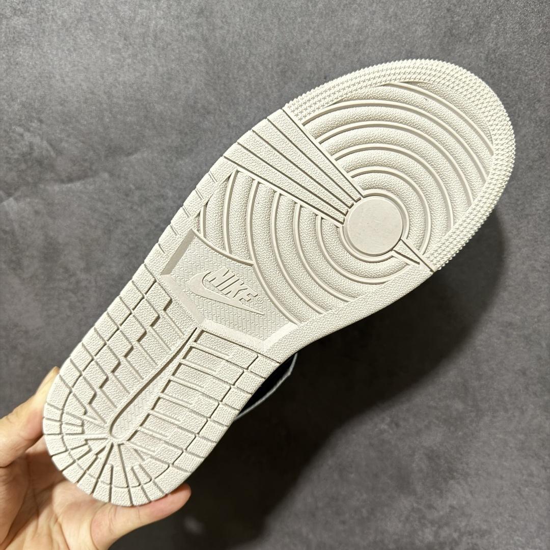 图片[9]-【H11纯原】Nike Air Jordan 1 Low SE AJ1 乔一 舒适贴合 防滑耐磨 低帮 复古篮球鞋 货号：IR7554-001 尺码：35.5 36 36.5 37.5 38 38.5 39 40 40.5 41 42 42.5 43 44 45 46 47.5 #H11顶级纯原 纯原外贸平台特供订单 #全套原纸板楦头开发 #原厂特供材料配套加持 #确保原汁原味 完美呈现版型 #原档数据独家私模大底 #男女鞋同步官方开发至48.5 #原装进口轻量化鞋垫 #进口港宝加持 后跟自然饱满 还原公司包裹性 #鞋面采用原装数据贴合技术 #全方位贴合包裹脚型 #鞋跟部鞋底牵引设计 #提供强大的抓地性能 #更适应不同实战场地路面-选品中心