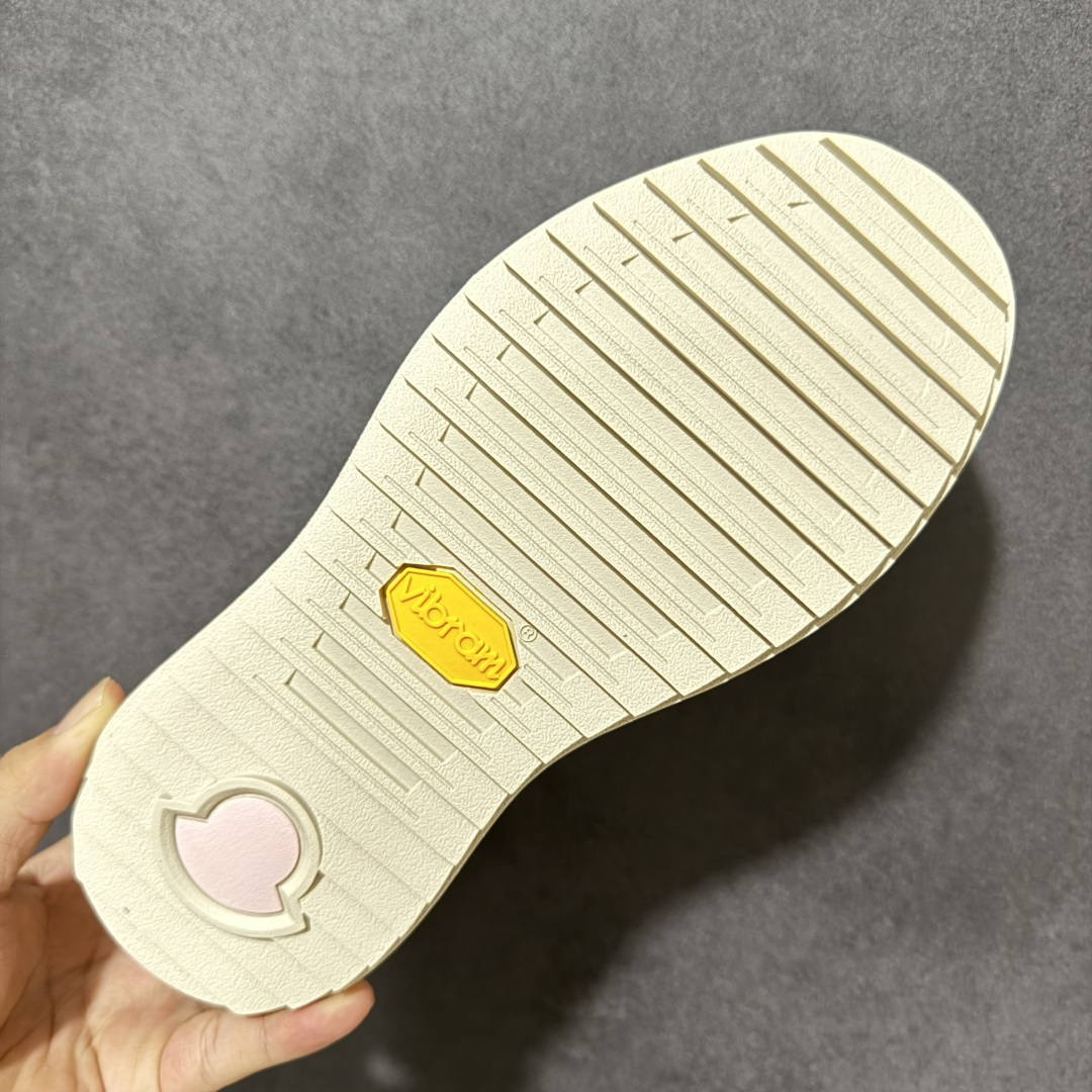 Moncler Altive Mid F046蒙口系列新款休闲运动鞋灵感源自 Moncler 典藏系列，
