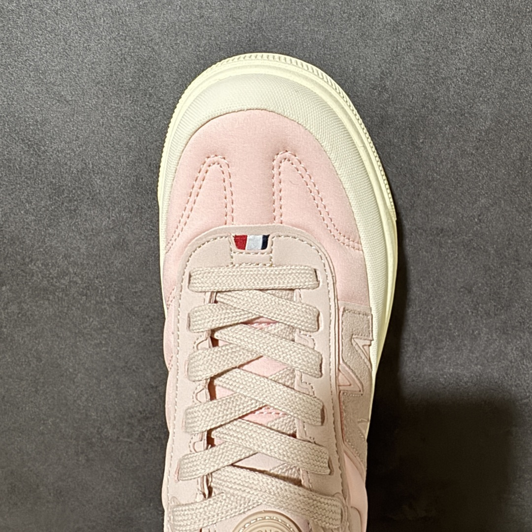 Moncler Altive Mid F046蒙口系列新款休闲运动鞋灵感源自 Moncler 典藏系列，