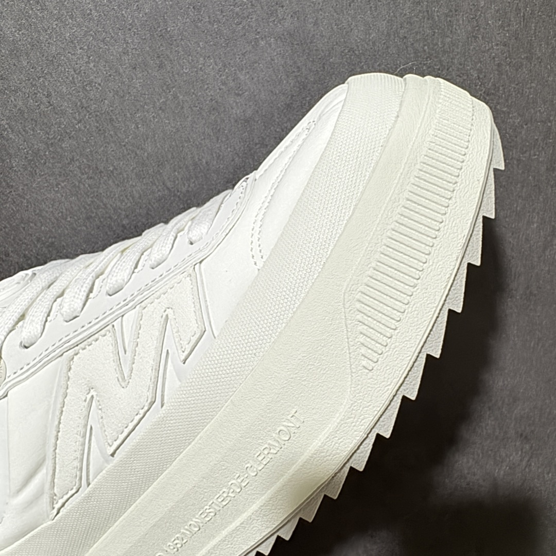 Moncler Altive Mid F046蒙口系列新款休闲运动鞋灵感源自 Moncler 典藏系列，