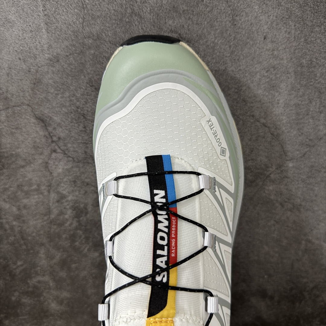 图片[4]-【W1版本】Salomon XT-6 GTX新配色白灰绿 479900 萨洛蒙复古潮流户外机能登山跑鞋 纯原外贸平台特供订单 耗时半年巨作 全套原纸板楦头开发 原厂特供网布配套加持 确保原汁原味 完美呈现版型 原档数据独家私模五层组合大底 原装Ortholite轻量化鞋垫 中底布带钢印编号 原厂TPU锁扣 进口港宝加持 后跟自然饱满 还原公司包裹性 鞋面以“锯齿”状的包裹系统呈现 在基色底之下加入了各种色点缀 将公司的最新技术和时尚前卫的造型融入耐用的长跑款式中 鞋面由 TPU 薄膜制成 并焊接在高耐磨网眼上 使其既时尚又坚固 由 ACS底盘支撑 可增强稳定性和支撑力 以及由橡胶凸耳 Contragrip外底覆盖的 EVA 缓冲中底 旨在应对崎岖的地形 鞋舌上的彩色Salomon 标签、Quicklace 系统以及鞋头、鞋舌和鞋跟上的附加品牌使细节更加完美 让穿着者可以轻松驾驭户外与通勤下的任何运动生活场景 无缝鞋身户外随意纵横 颜值与脚感兼备 出街通勤 绝对非常吸睛 你值得拥有 尺码：36 36.5 37.5 38 38.5 39 40 40.5 41 42 42.5 43 44 44.5 45-选品中心