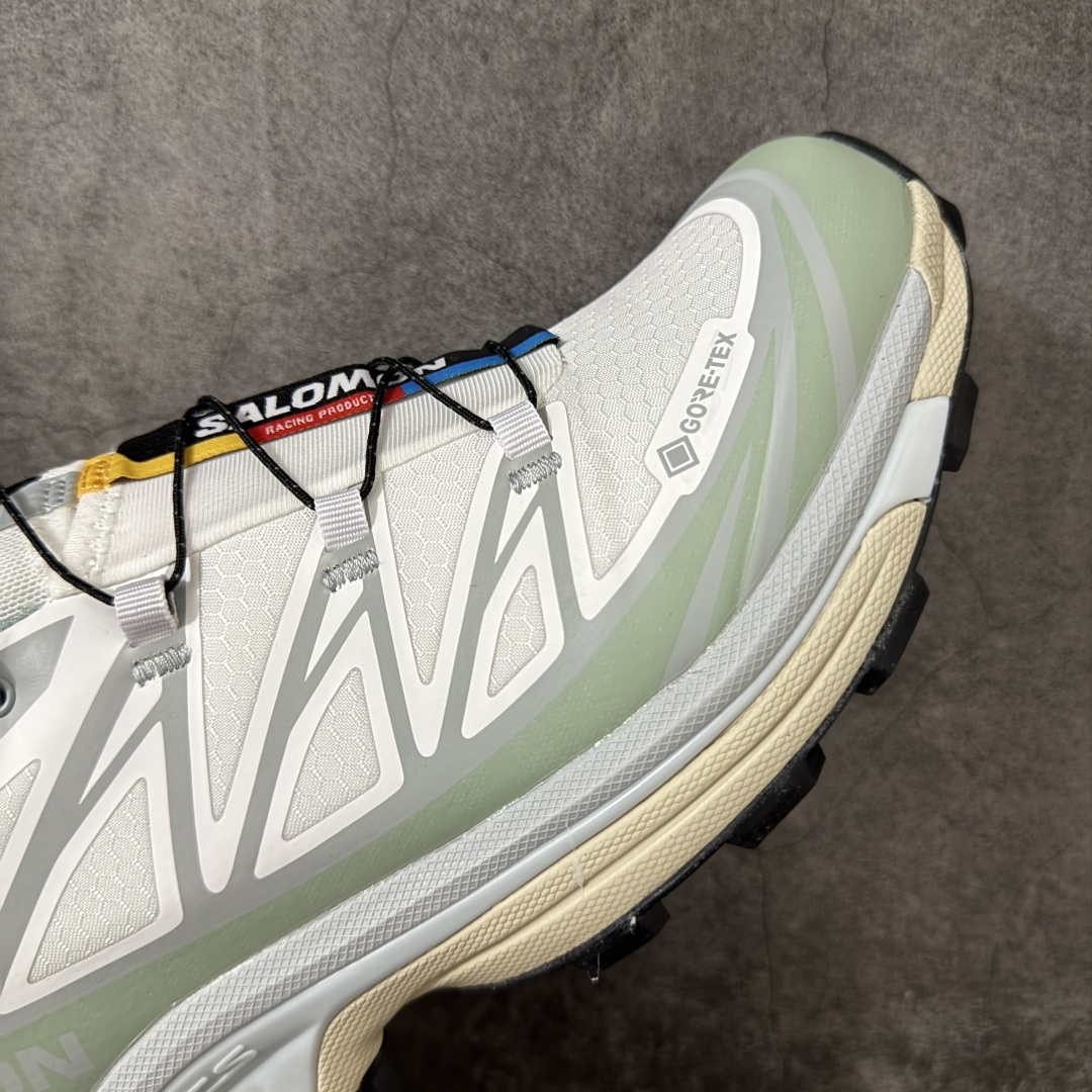 图片[5]-【W1版本】Salomon XT-6 GTX新配色白灰绿 479900 萨洛蒙复古潮流户外机能登山跑鞋 纯原外贸平台特供订单 耗时半年巨作 全套原纸板楦头开发 原厂特供网布配套加持 确保原汁原味 完美呈现版型 原档数据独家私模五层组合大底 原装Ortholite轻量化鞋垫 中底布带钢印编号 原厂TPU锁扣 进口港宝加持 后跟自然饱满 还原公司包裹性 鞋面以“锯齿”状的包裹系统呈现 在基色底之下加入了各种色点缀 将公司的最新技术和时尚前卫的造型融入耐用的长跑款式中 鞋面由 TPU 薄膜制成 并焊接在高耐磨网眼上 使其既时尚又坚固 由 ACS底盘支撑 可增强稳定性和支撑力 以及由橡胶凸耳 Contragrip外底覆盖的 EVA 缓冲中底 旨在应对崎岖的地形 鞋舌上的彩色Salomon 标签、Quicklace 系统以及鞋头、鞋舌和鞋跟上的附加品牌使细节更加完美 让穿着者可以轻松驾驭户外与通勤下的任何运动生活场景 无缝鞋身户外随意纵横 颜值与脚感兼备 出街通勤 绝对非常吸睛 你值得拥有 尺码：36 36.5 37.5 38 38.5 39 40 40.5 41 42 42.5 43 44 44.5 45-选品中心