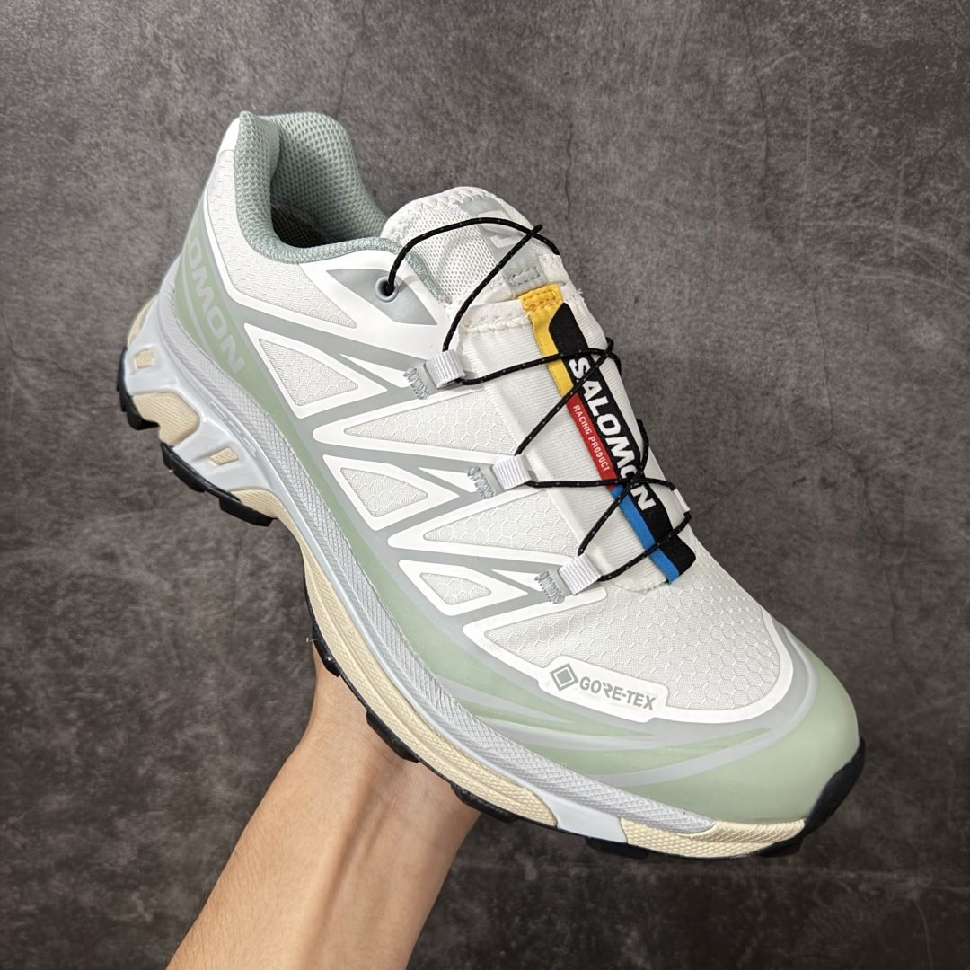 图片[3]-【W1版本】Salomon XT-6 GTX新配色白灰绿 479900 萨洛蒙复古潮流户外机能登山跑鞋 纯原外贸平台特供订单 耗时半年巨作 全套原纸板楦头开发 原厂特供网布配套加持 确保原汁原味 完美呈现版型 原档数据独家私模五层组合大底 原装Ortholite轻量化鞋垫 中底布带钢印编号 原厂TPU锁扣 进口港宝加持 后跟自然饱满 还原公司包裹性 鞋面以“锯齿”状的包裹系统呈现 在基色底之下加入了各种色点缀 将公司的最新技术和时尚前卫的造型融入耐用的长跑款式中 鞋面由 TPU 薄膜制成 并焊接在高耐磨网眼上 使其既时尚又坚固 由 ACS底盘支撑 可增强稳定性和支撑力 以及由橡胶凸耳 Contragrip外底覆盖的 EVA 缓冲中底 旨在应对崎岖的地形 鞋舌上的彩色Salomon 标签、Quicklace 系统以及鞋头、鞋舌和鞋跟上的附加品牌使细节更加完美 让穿着者可以轻松驾驭户外与通勤下的任何运动生活场景 无缝鞋身户外随意纵横 颜值与脚感兼备 出街通勤 绝对非常吸睛 你值得拥有 尺码：36 36.5 37.5 38 38.5 39 40 40.5 41 42 42.5 43 44 44.5 45-选品中心