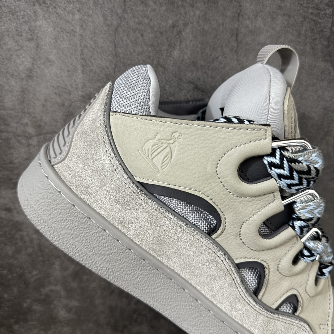 图片[7]-【YH纯原版】 Lanvin Leather Curb Sneakers 浪凡面包鞋 现货 原版1：1开模重工艺制作 面料采用进口牛磨砂➕环保牛反绒➕金钢网织物 内里柔软透气太空棉面料 原版开模双色TPU大底 顶级品质 区别市场流通其他货品 Leather是一款灵感源自90年代的运动鞋 设计自信 尺寸夸张 这款鞋由纳帕小牛皮、翻毛皮和网眼布制成 圆润的外形、加垫的鞋舌和弯曲的金属孔眼使这款精心打造的鞋格外舒适 尺码：36-47-选品中心
