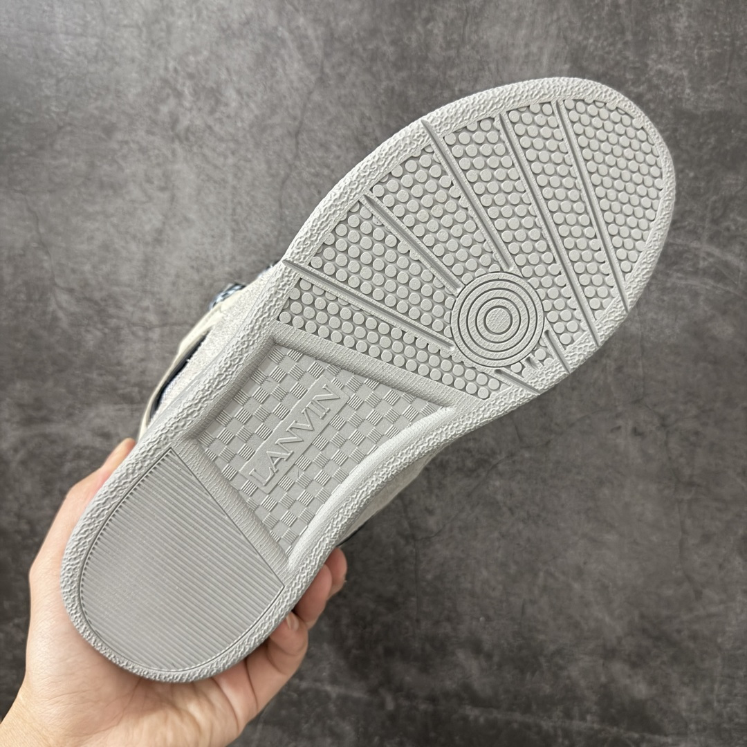 图片[9]-【YH纯原版】 Lanvin Leather Curb Sneakers 浪凡面包鞋 现货 原版1：1开模重工艺制作 面料采用进口牛磨砂➕环保牛反绒➕金钢网织物 内里柔软透气太空棉面料 原版开模双色TPU大底 顶级品质 区别市场流通其他货品 Leather是一款灵感源自90年代的运动鞋 设计自信 尺寸夸张 这款鞋由纳帕小牛皮、翻毛皮和网眼布制成 圆润的外形、加垫的鞋舌和弯曲的金属孔眼使这款精心打造的鞋格外舒适 尺码：36-47-选品中心