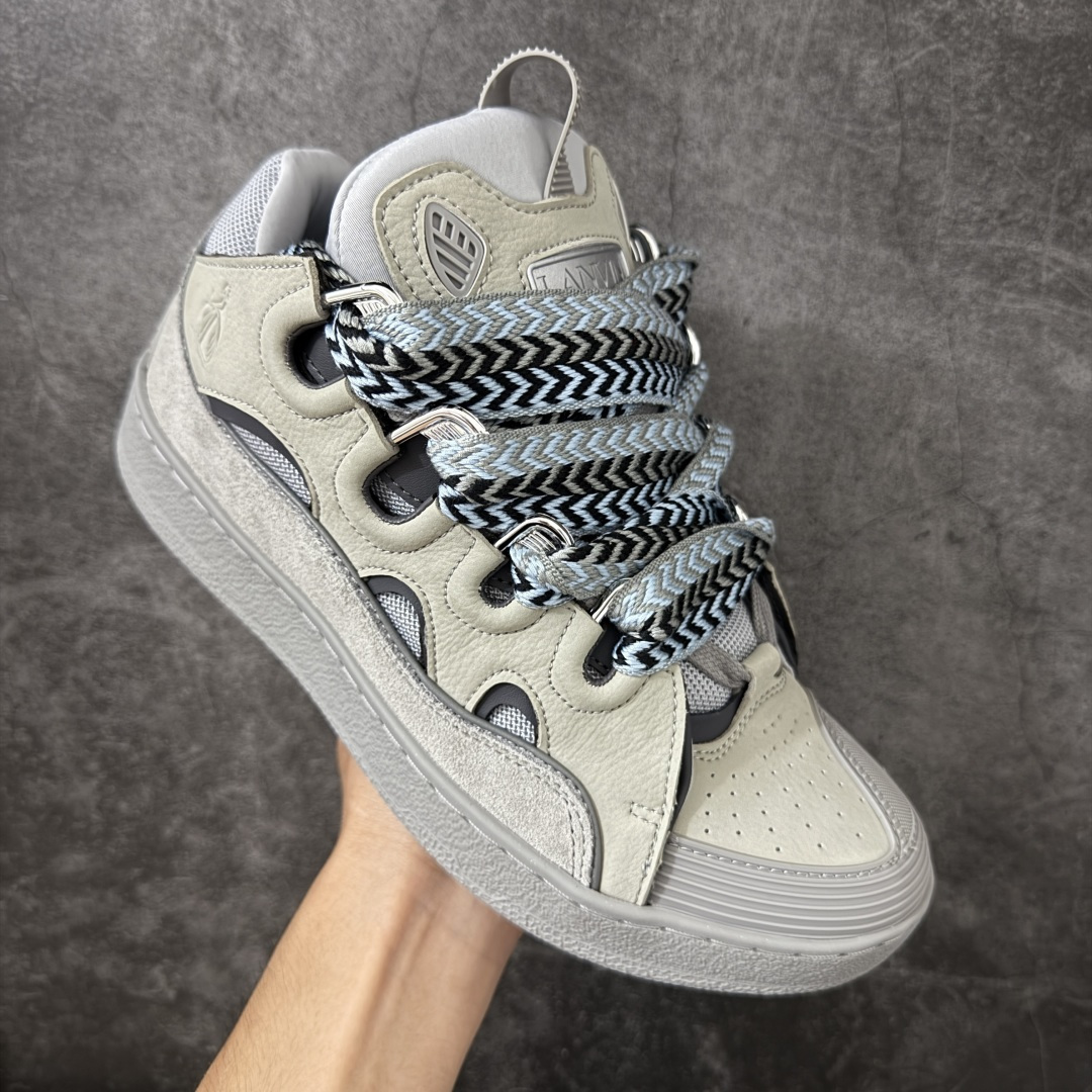 图片[3]-【YH纯原版】 Lanvin Leather Curb Sneakers 浪凡面包鞋 现货 原版1：1开模重工艺制作 面料采用进口牛磨砂➕环保牛反绒➕金钢网织物 内里柔软透气太空棉面料 原版开模双色TPU大底 顶级品质 区别市场流通其他货品 Leather是一款灵感源自90年代的运动鞋 设计自信 尺寸夸张 这款鞋由纳帕小牛皮、翻毛皮和网眼布制成 圆润的外形、加垫的鞋舌和弯曲的金属孔眼使这款精心打造的鞋格外舒适 尺码：36-47-选品中心