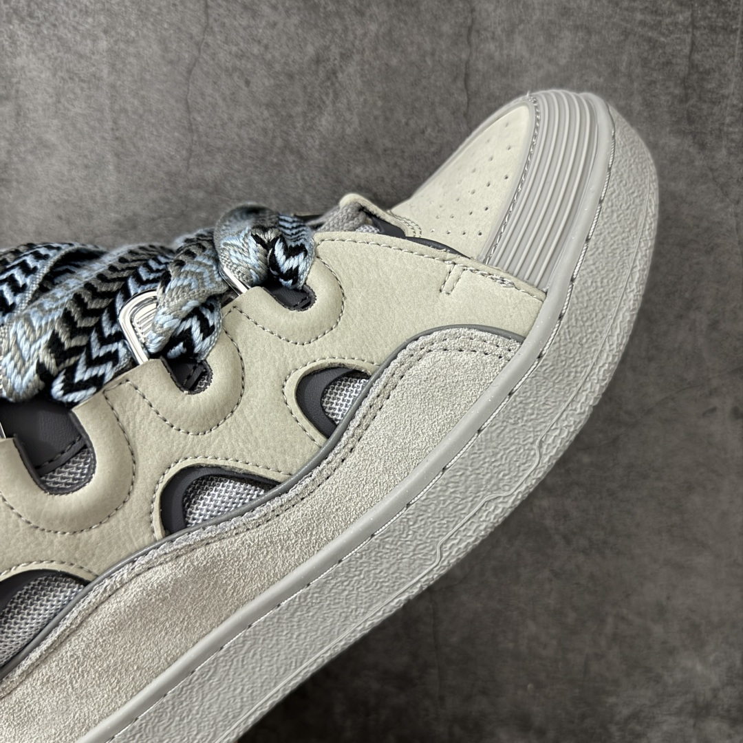 图片[6]-【YH纯原版】 Lanvin Leather Curb Sneakers 浪凡面包鞋 现货 原版1：1开模重工艺制作 面料采用进口牛磨砂➕环保牛反绒➕金钢网织物 内里柔软透气太空棉面料 原版开模双色TPU大底 顶级品质 区别市场流通其他货品 Leather是一款灵感源自90年代的运动鞋 设计自信 尺寸夸张 这款鞋由纳帕小牛皮、翻毛皮和网眼布制成 圆润的外形、加垫的鞋舌和弯曲的金属孔眼使这款精心打造的鞋格外舒适 尺码：36-47-选品中心